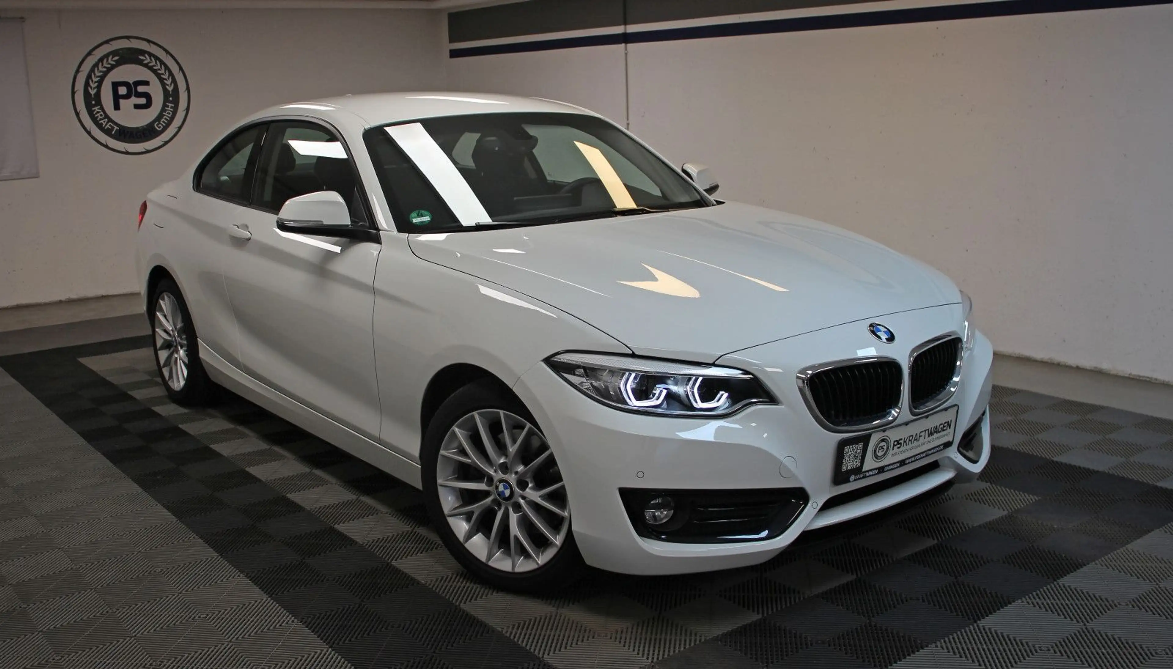 BMW 220 i Coupe Aut. *LED/KAMERA/H&K/NEUWERTIG/1HAND* — photo 2