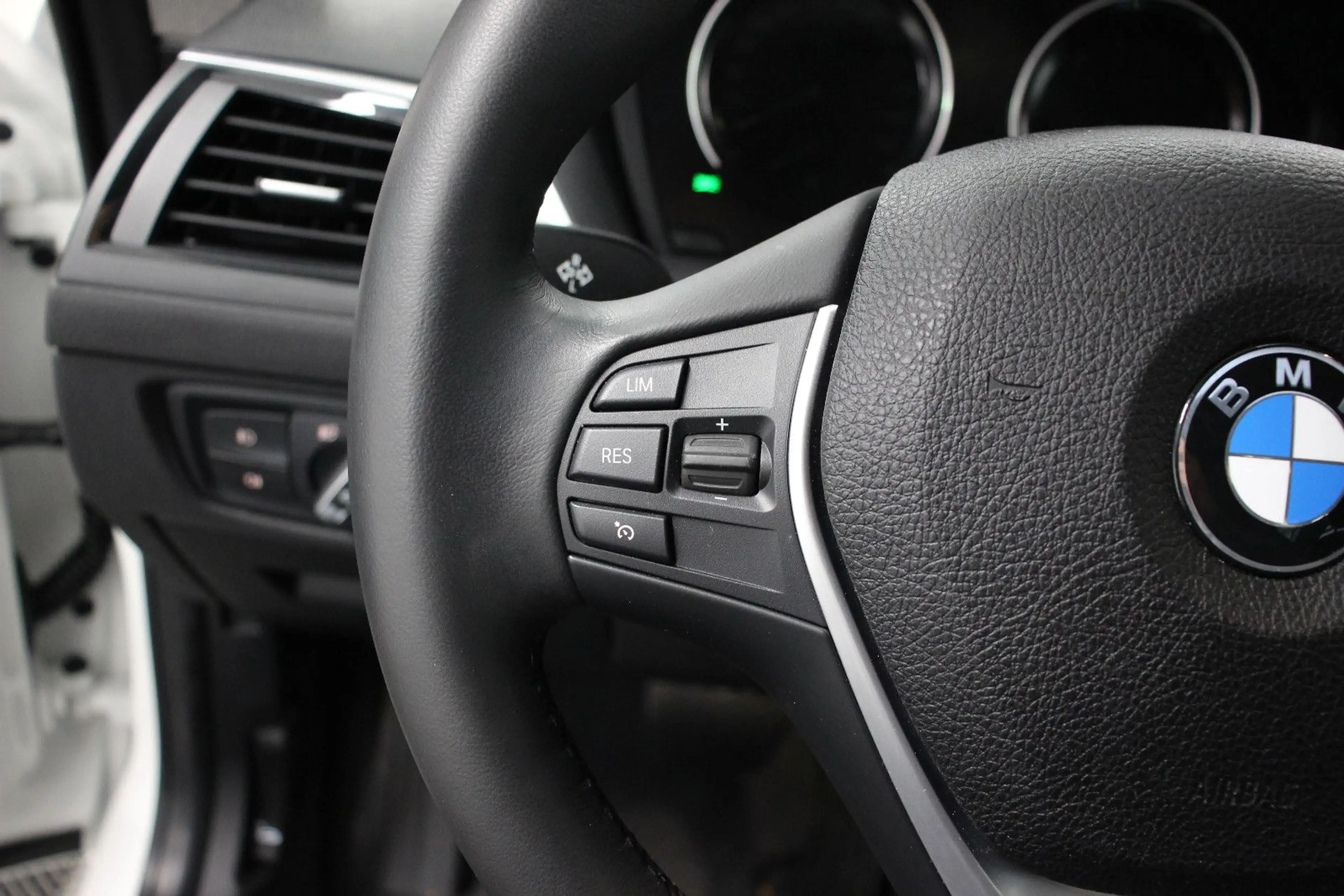 BMW 220 i Coupe Aut. *LED/KAMERA/H&K/NEUWERTIG/1HAND* — photo 15