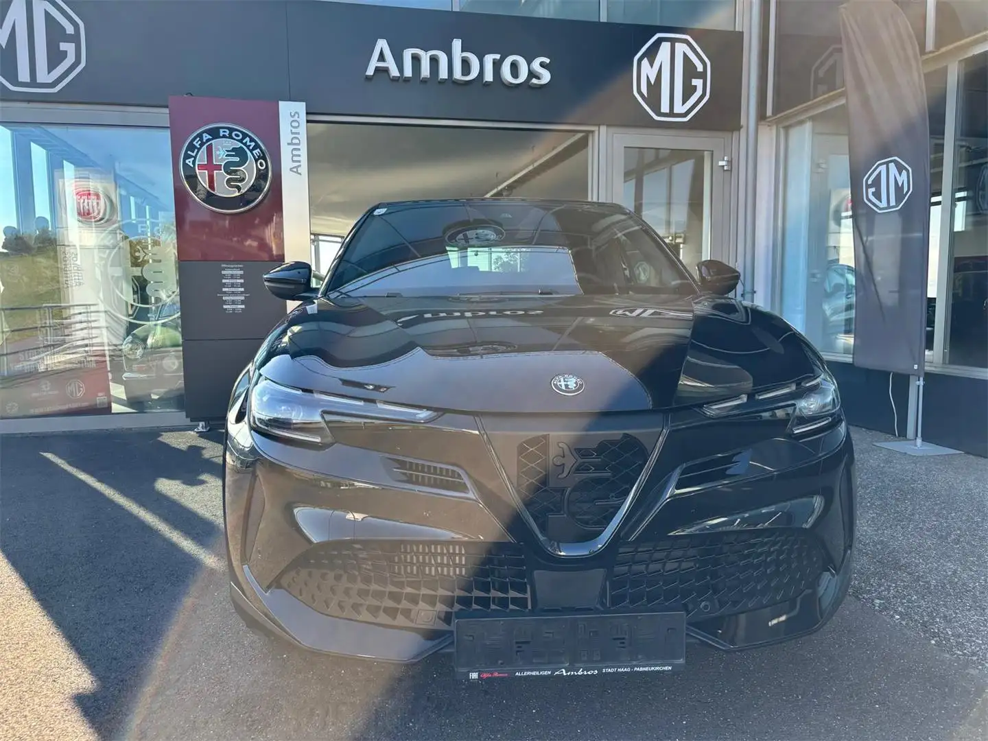 Alfa Romeo Junior Ibrida Speciale 1.2 MHEV e-DCT6 Schwarz - 2