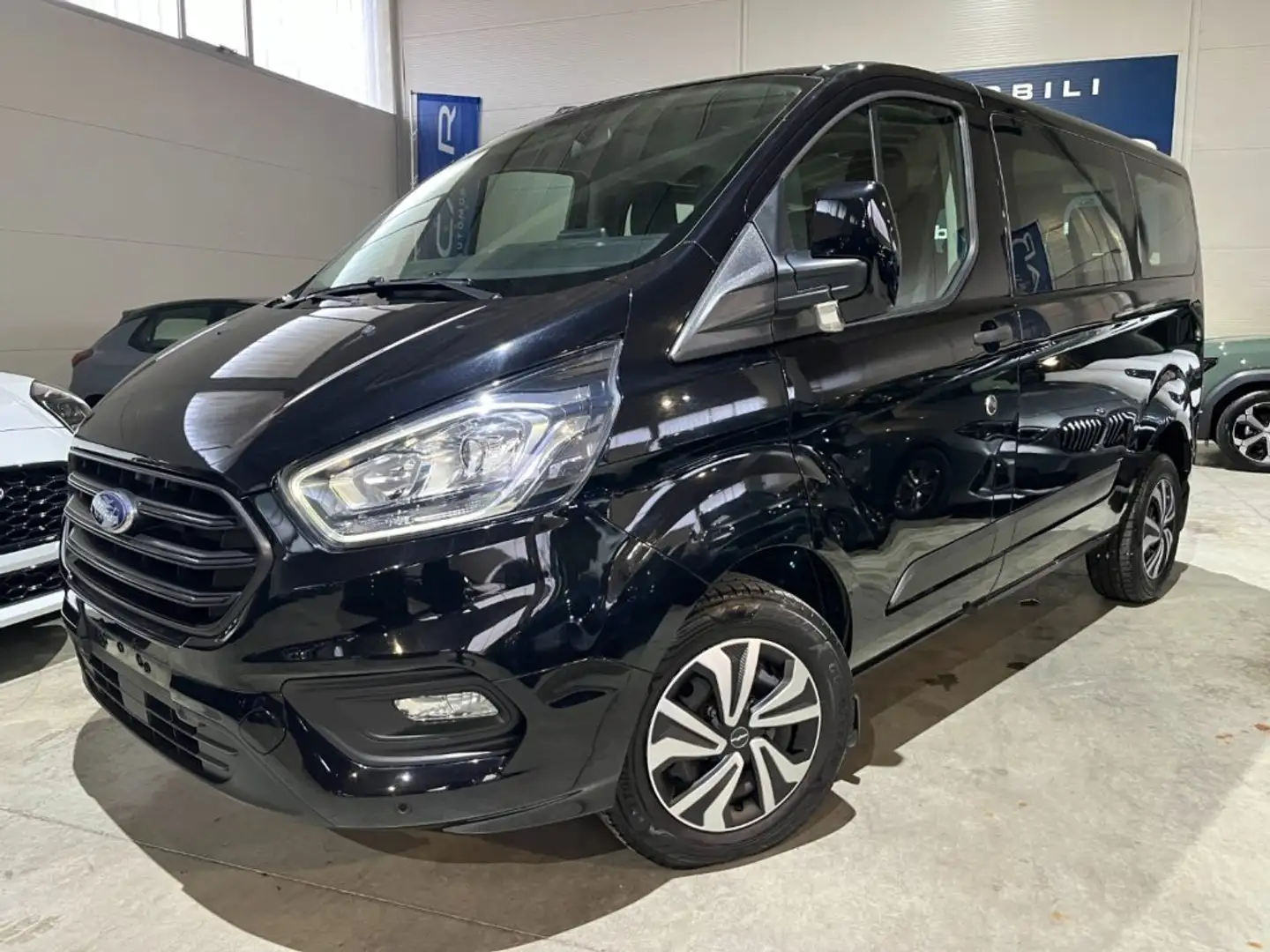 Ford Tourneo Custom 2.0D 130CV Combi Trend 9 POSTI CAR PLAY/PARK PLUS Noir - 1