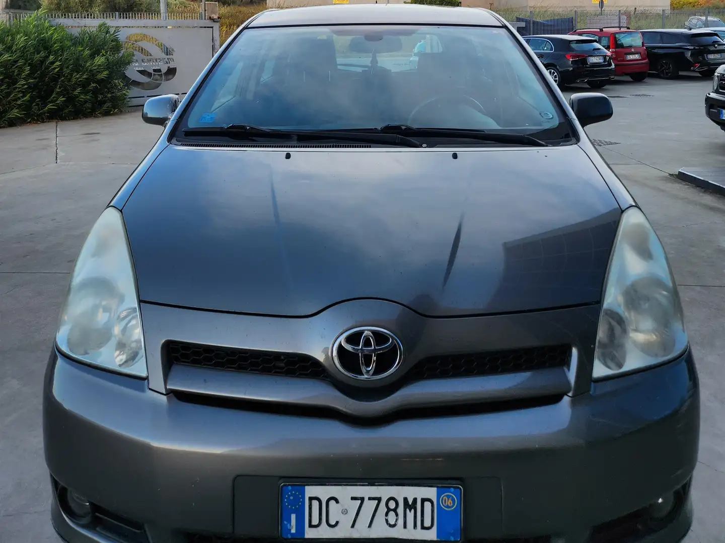 Toyota Corolla Verso Szary - 1