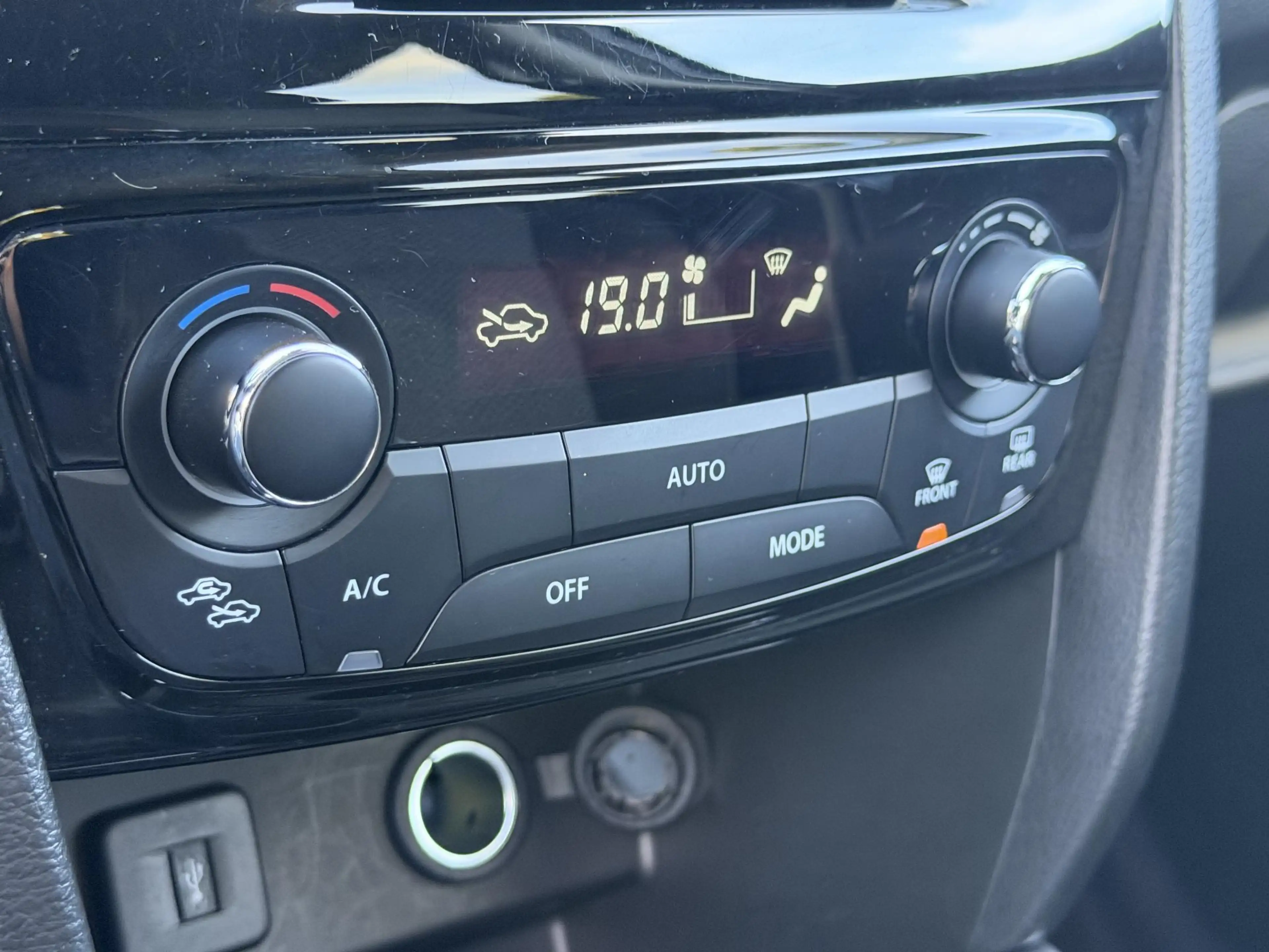 Suzuki Vitara 1.5 Hybrid Select — photo 10