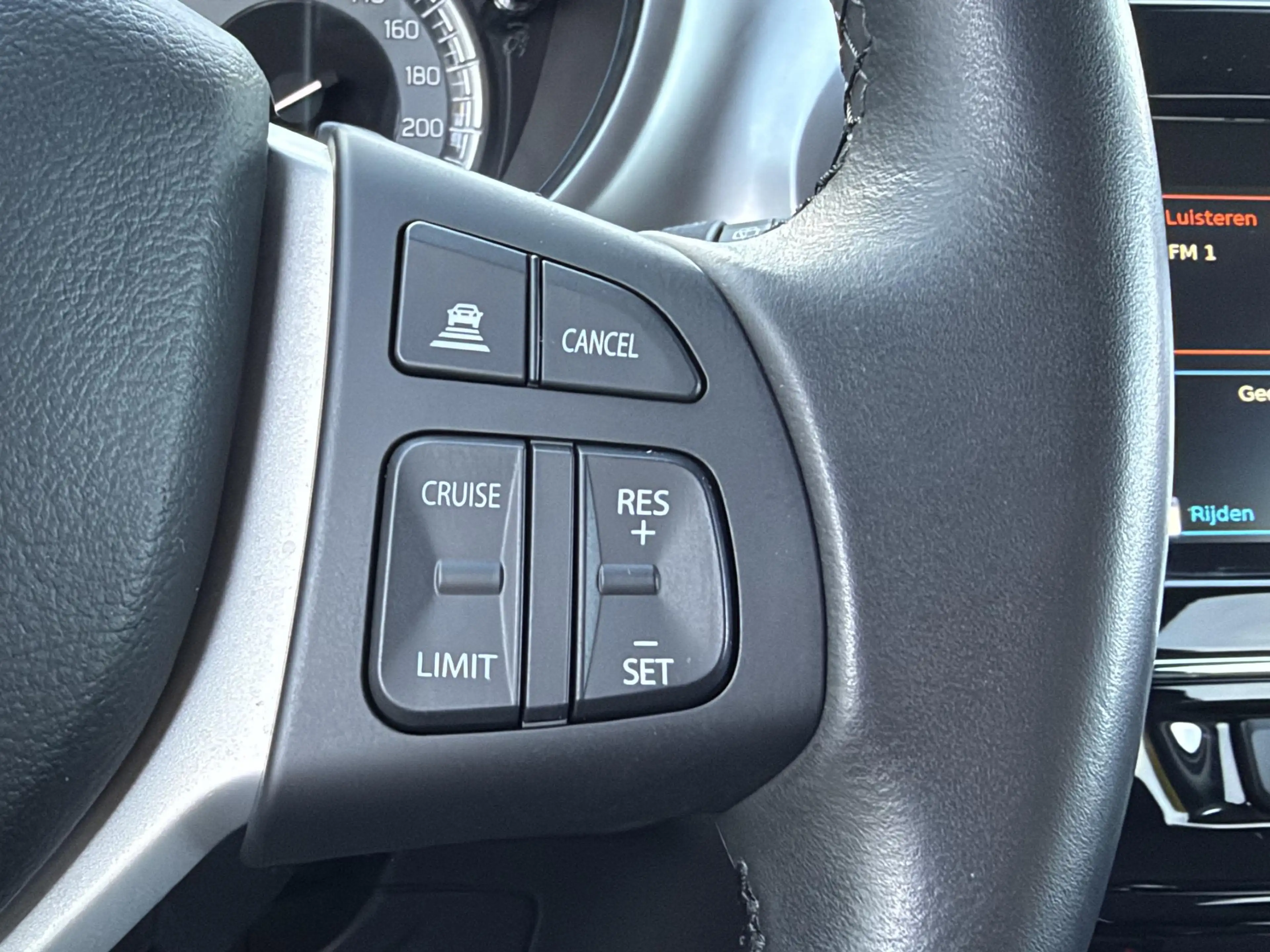 Suzuki Vitara 1.5 Hybrid Select — photo 13