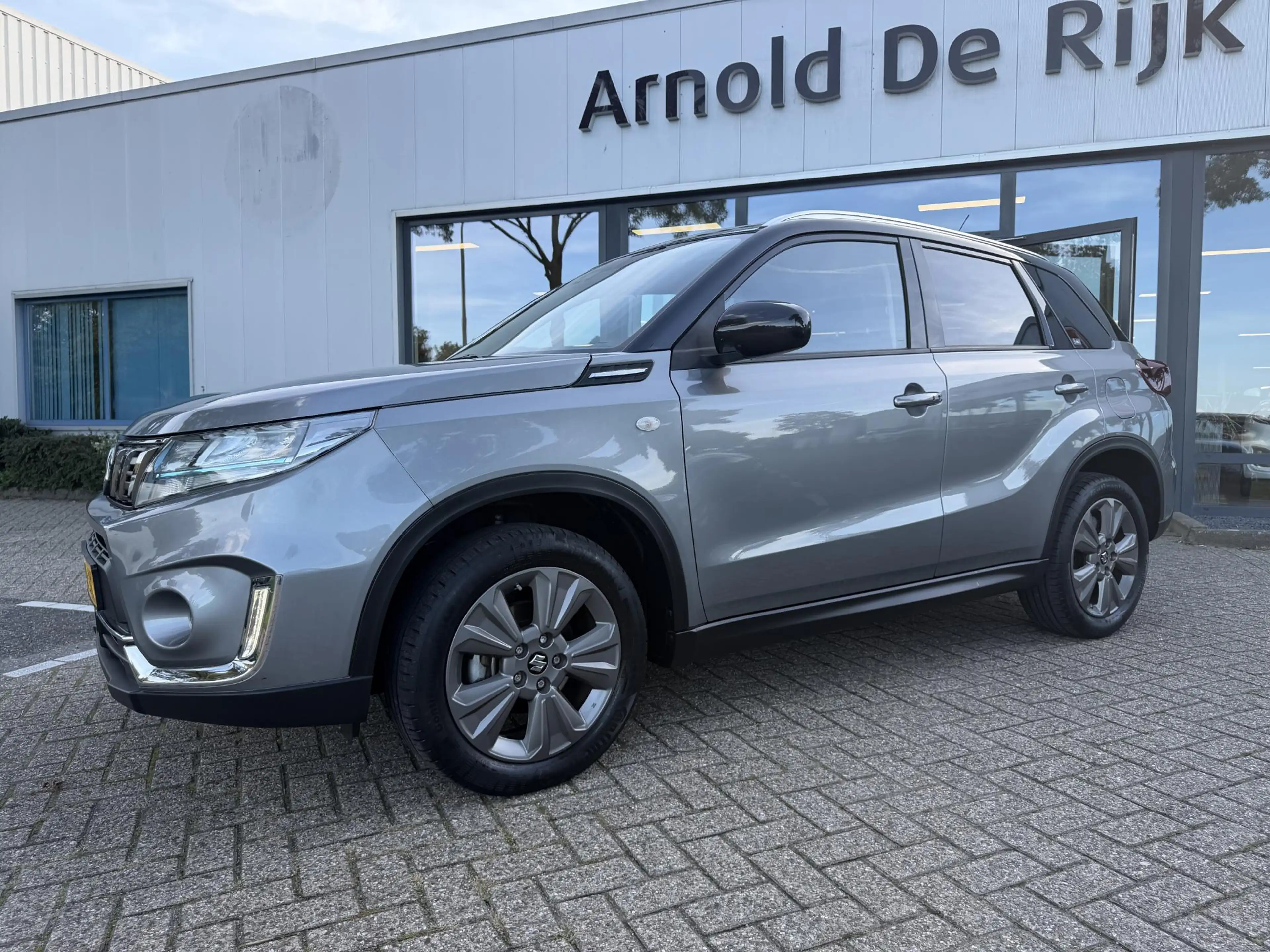 Suzuki Vitara 1.5 Hybrid Select — photo 2