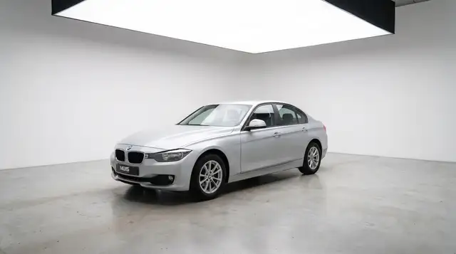 BMW 318 *D BOITE AUTO* GRAND NAVI* CLIM* GARANTIE 12 MOIS*