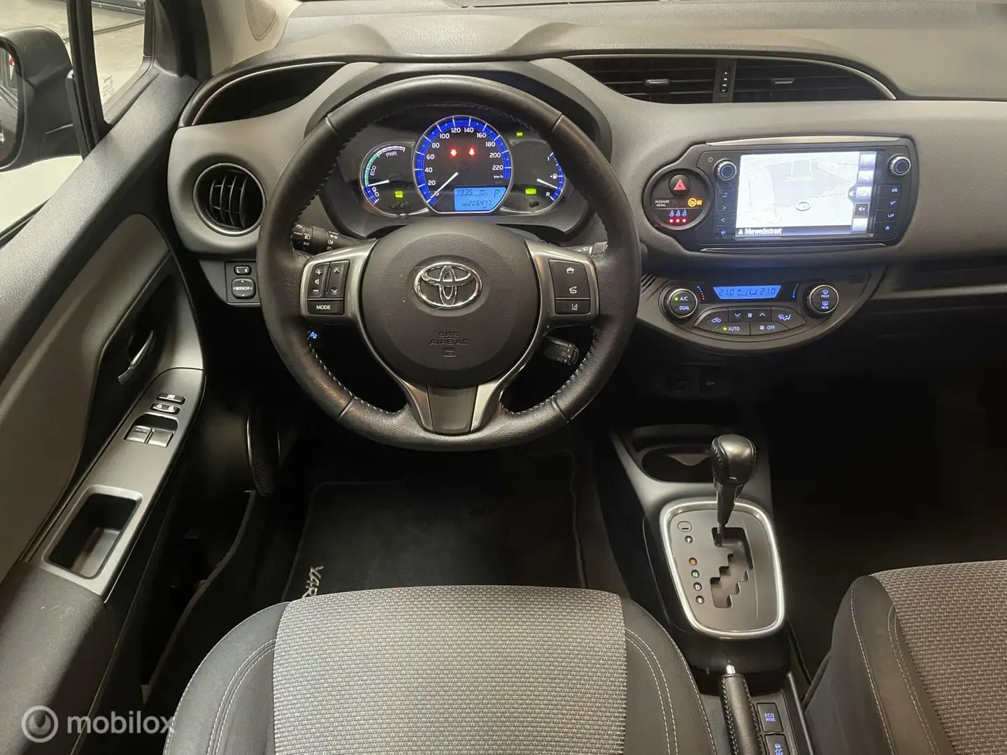 Toyota Yaris 1.5 Hybrid Trend Navi | 1e Eig | LM-velgen Gris - 2