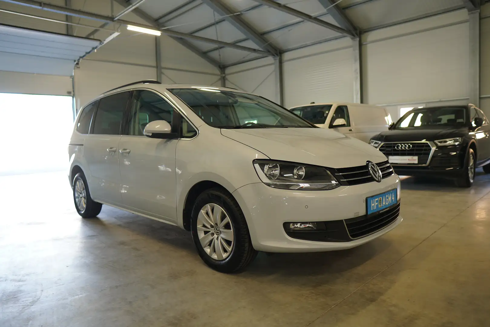 Volkswagen Sharan Comfortline BMT SCR 2,0 TDI 7 SITZE PANO NAVI AHK Weiß - 1