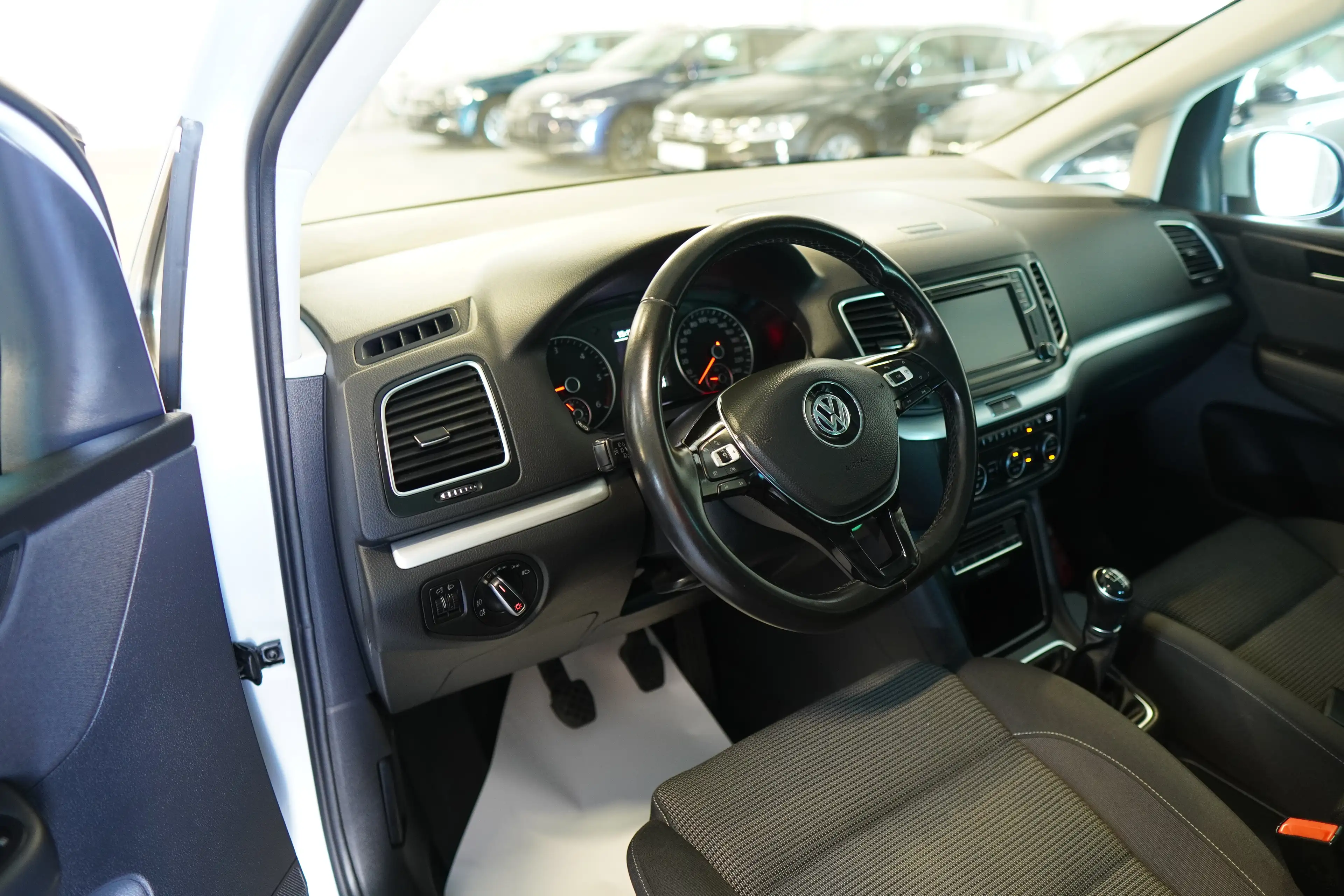 Volkswagen Sharan Comfortline BMT SCR 2,0 TDI 7 SITZE PANO NAVI AHK — photo 8