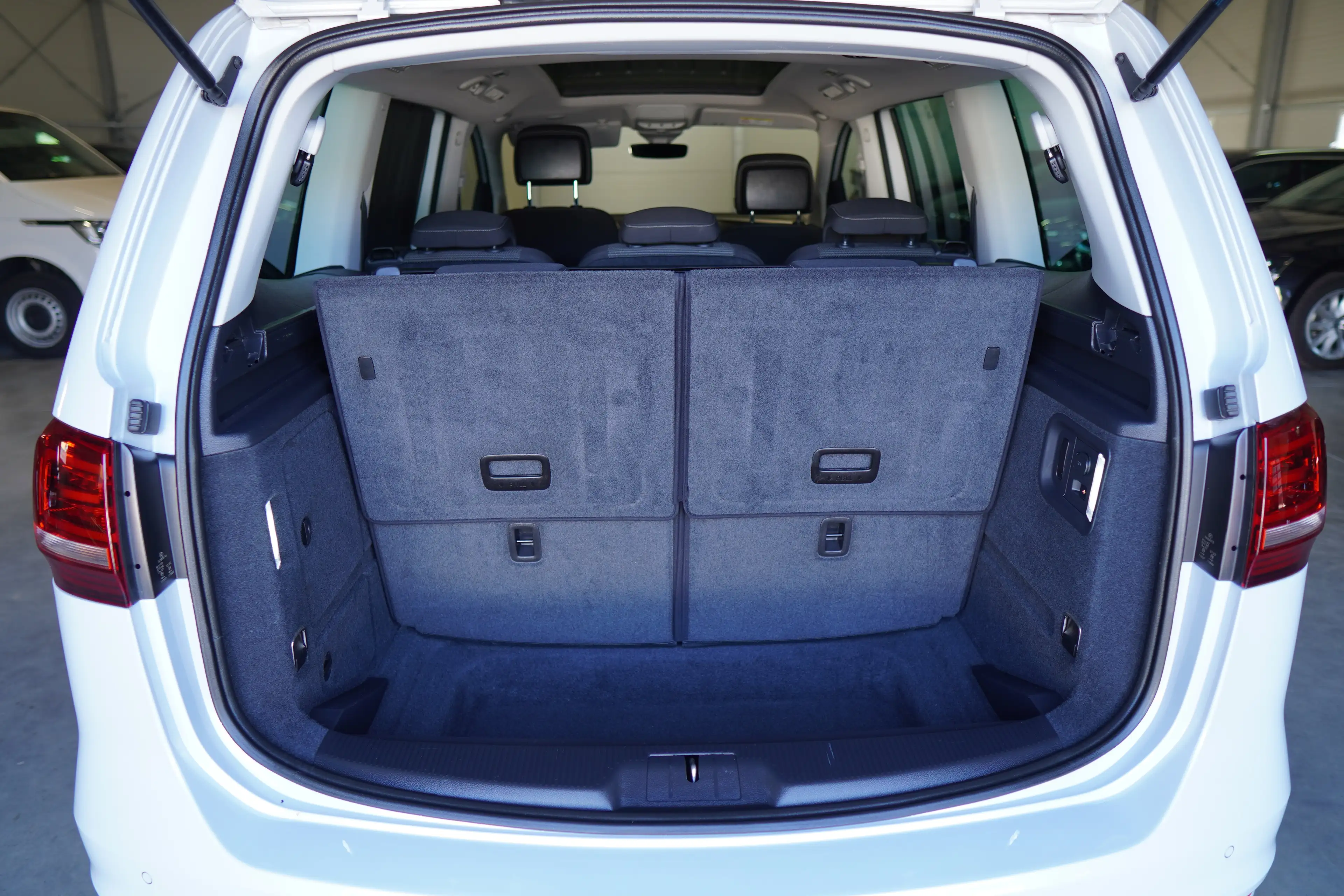 Volkswagen Sharan Comfortline BMT SCR 2,0 TDI 7 SITZE PANO NAVI AHK — photo 13