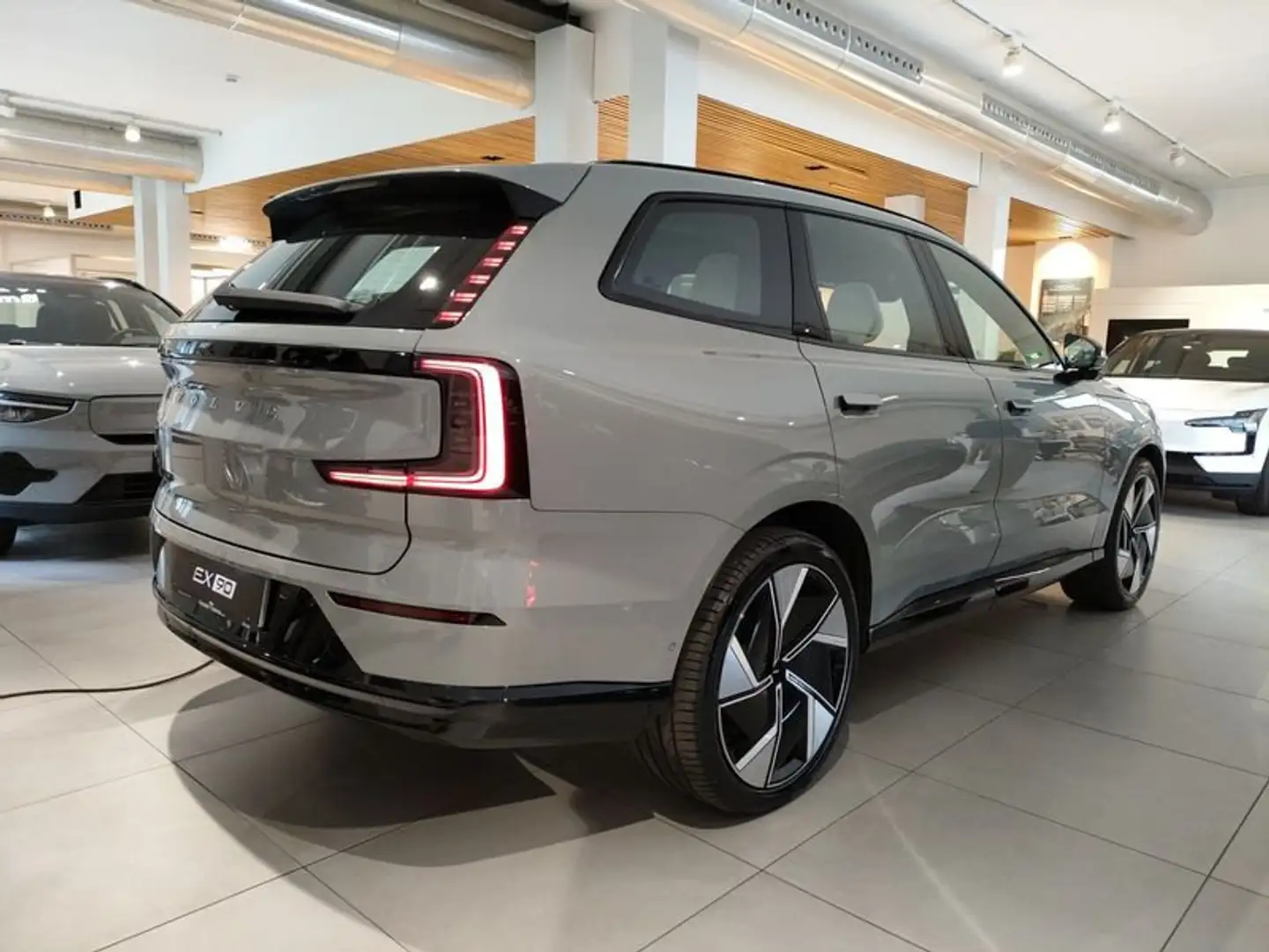 Volvo EX90 Twin Motor AWD Ultra Grigio - 2