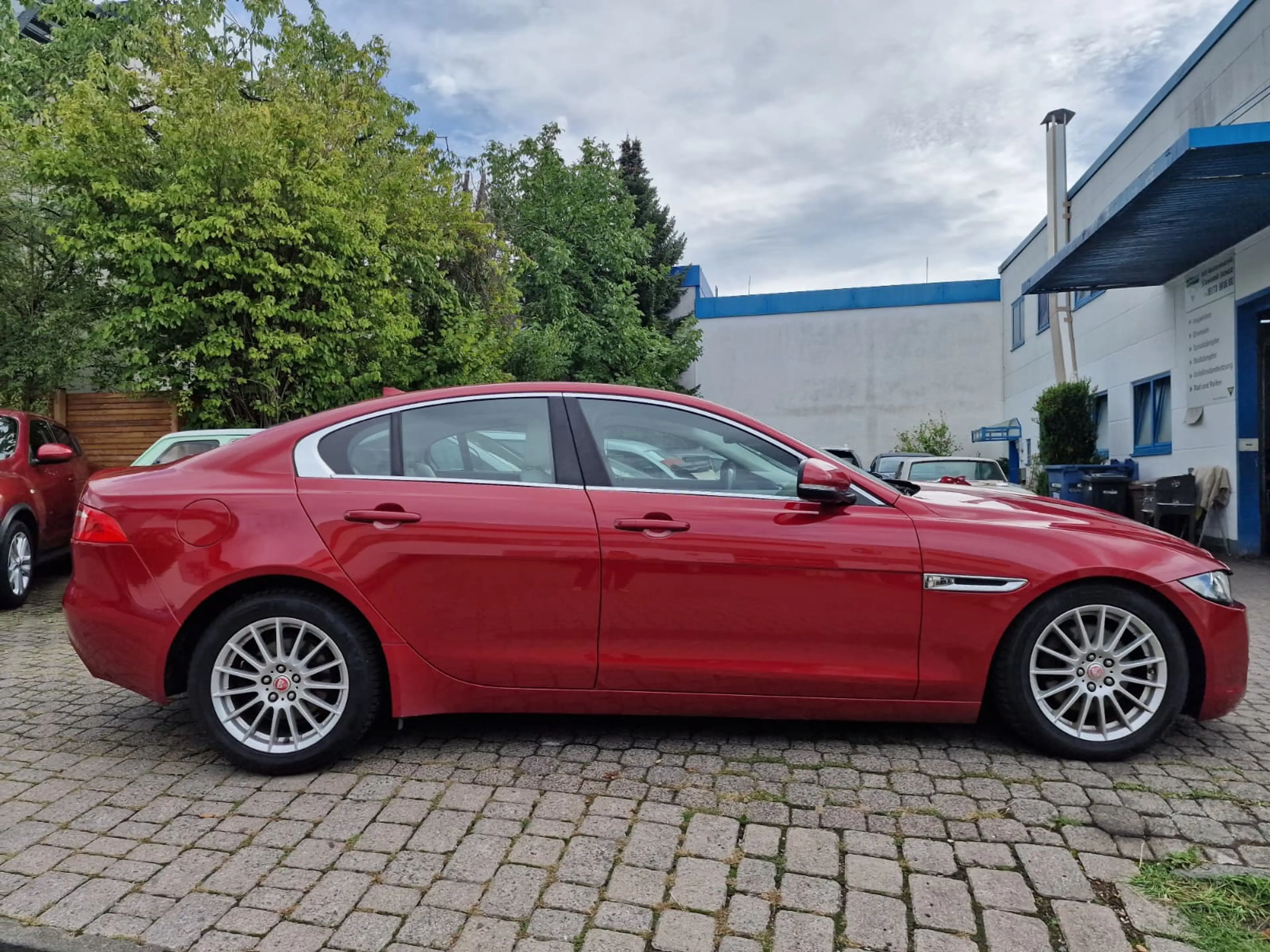 Jaguar XE Prestige — photo 2