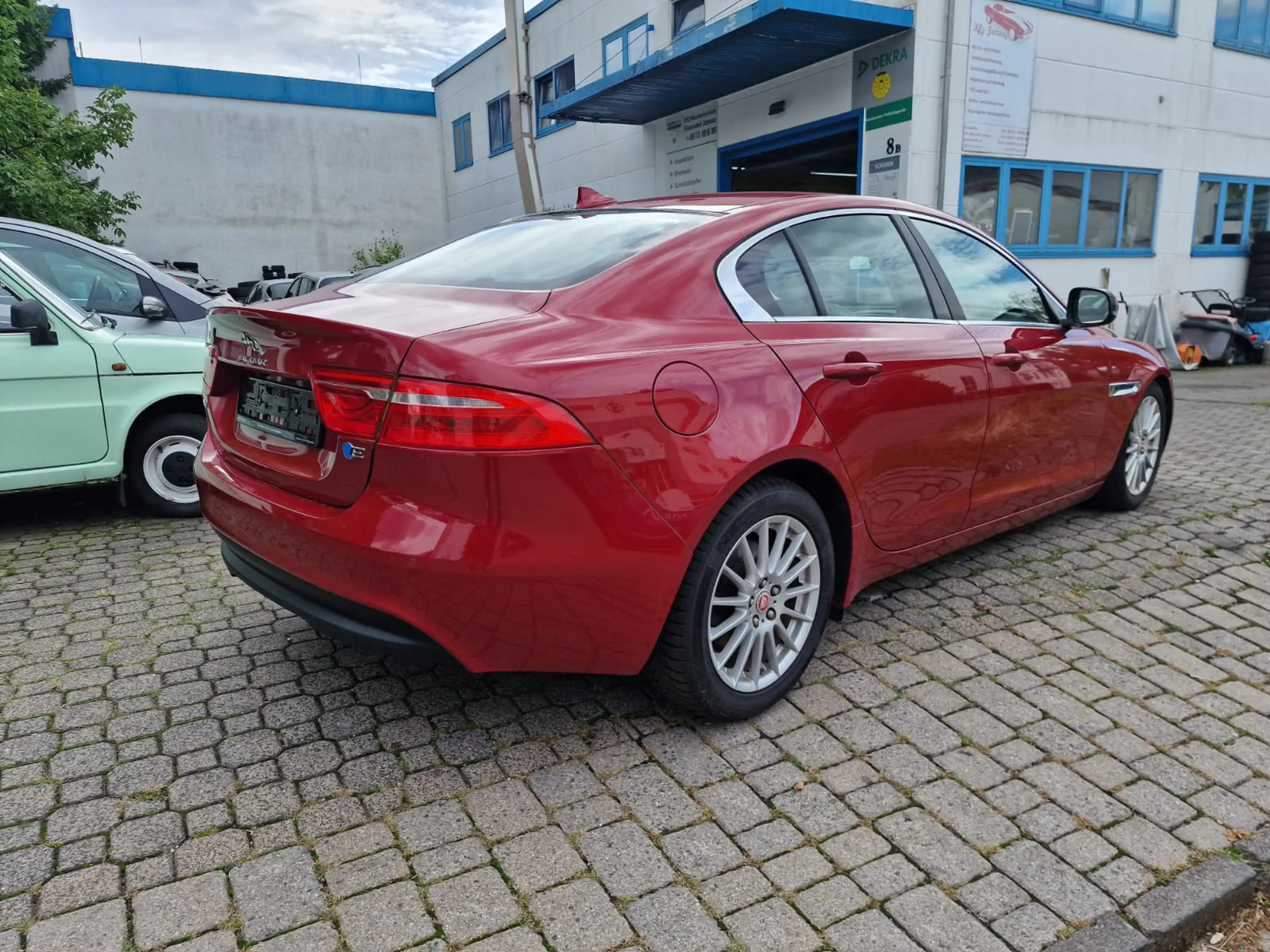 Jaguar XE Prestige — photo 3