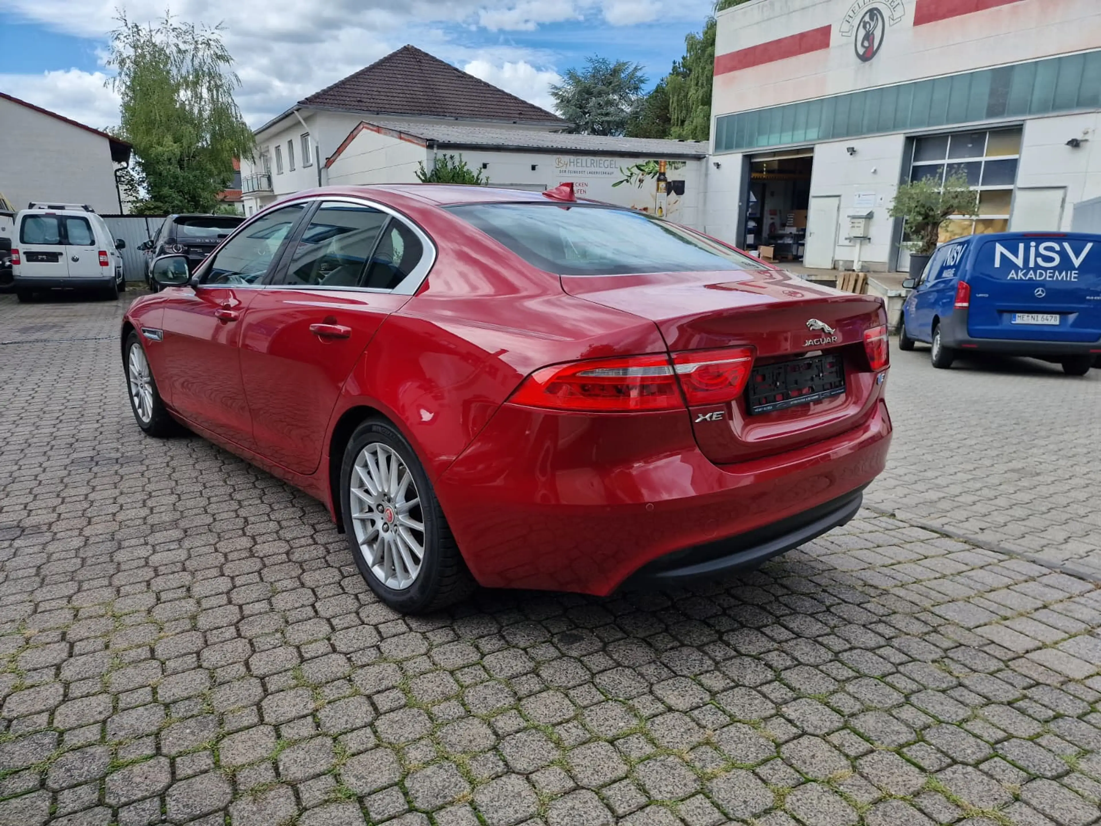 Jaguar XE Prestige — photo 5