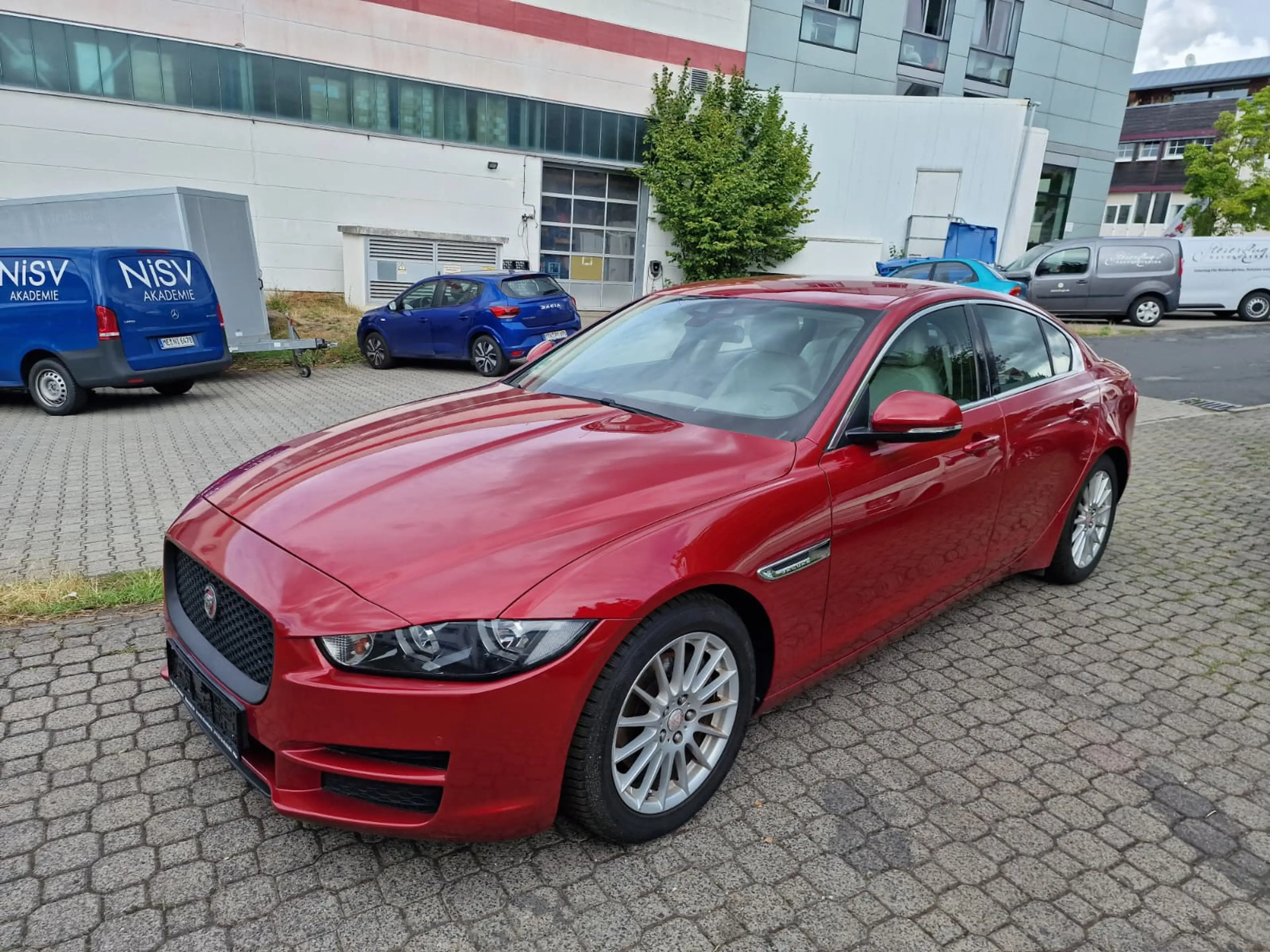 Jaguar XE Prestige — photo 11