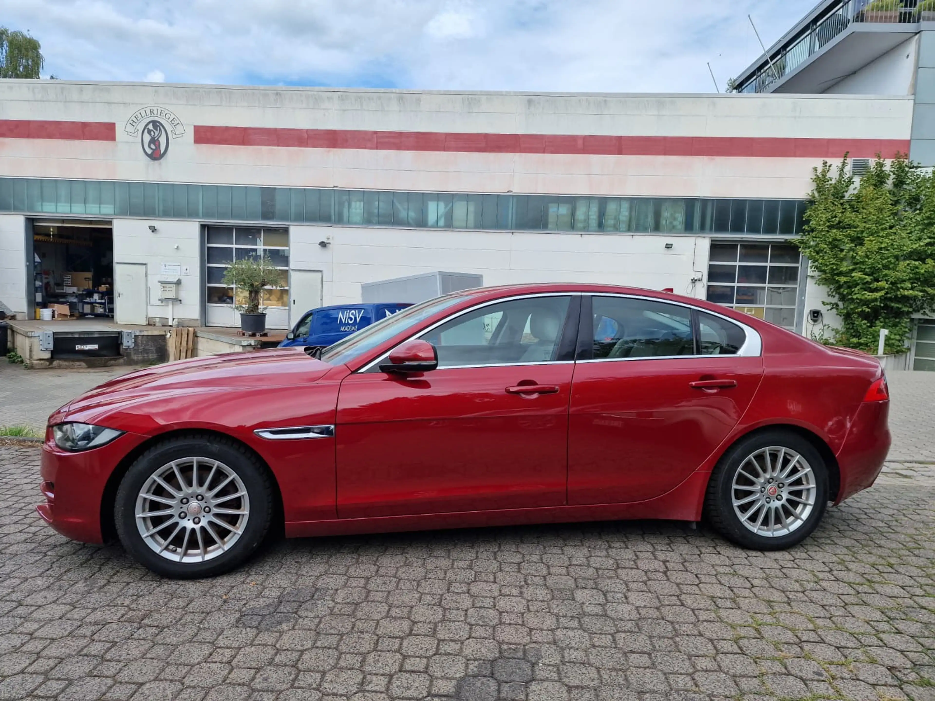 Jaguar XE Prestige — photo 6