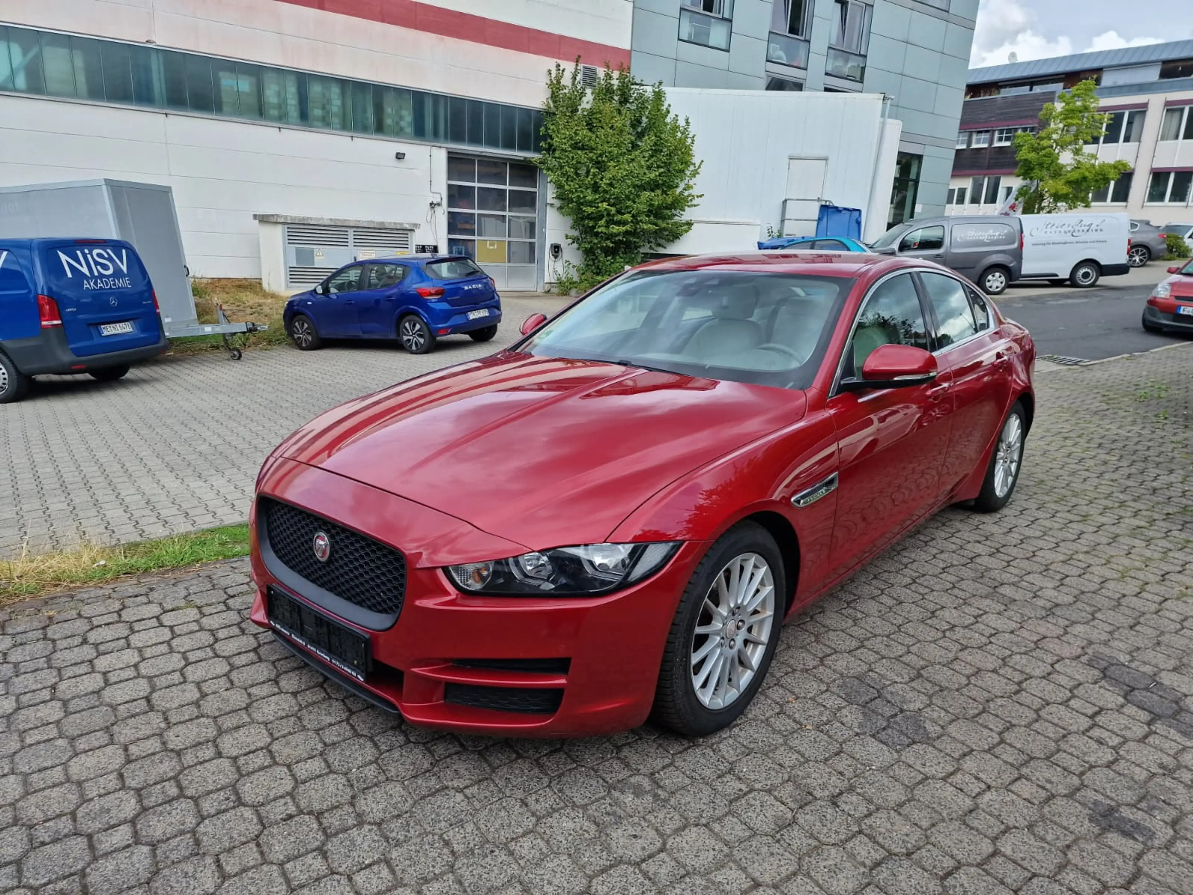Jaguar XE Prestige — photo 8