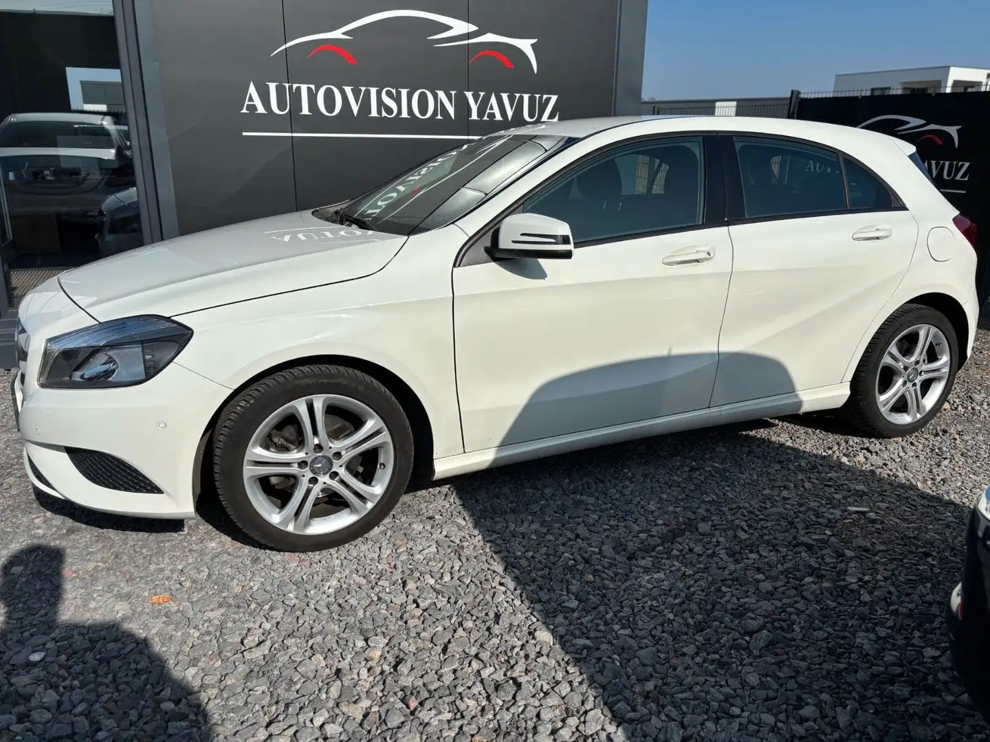 Mercedes-Benz A 180 A -Klasse A 180 BlueEfficiency Weiß - 2