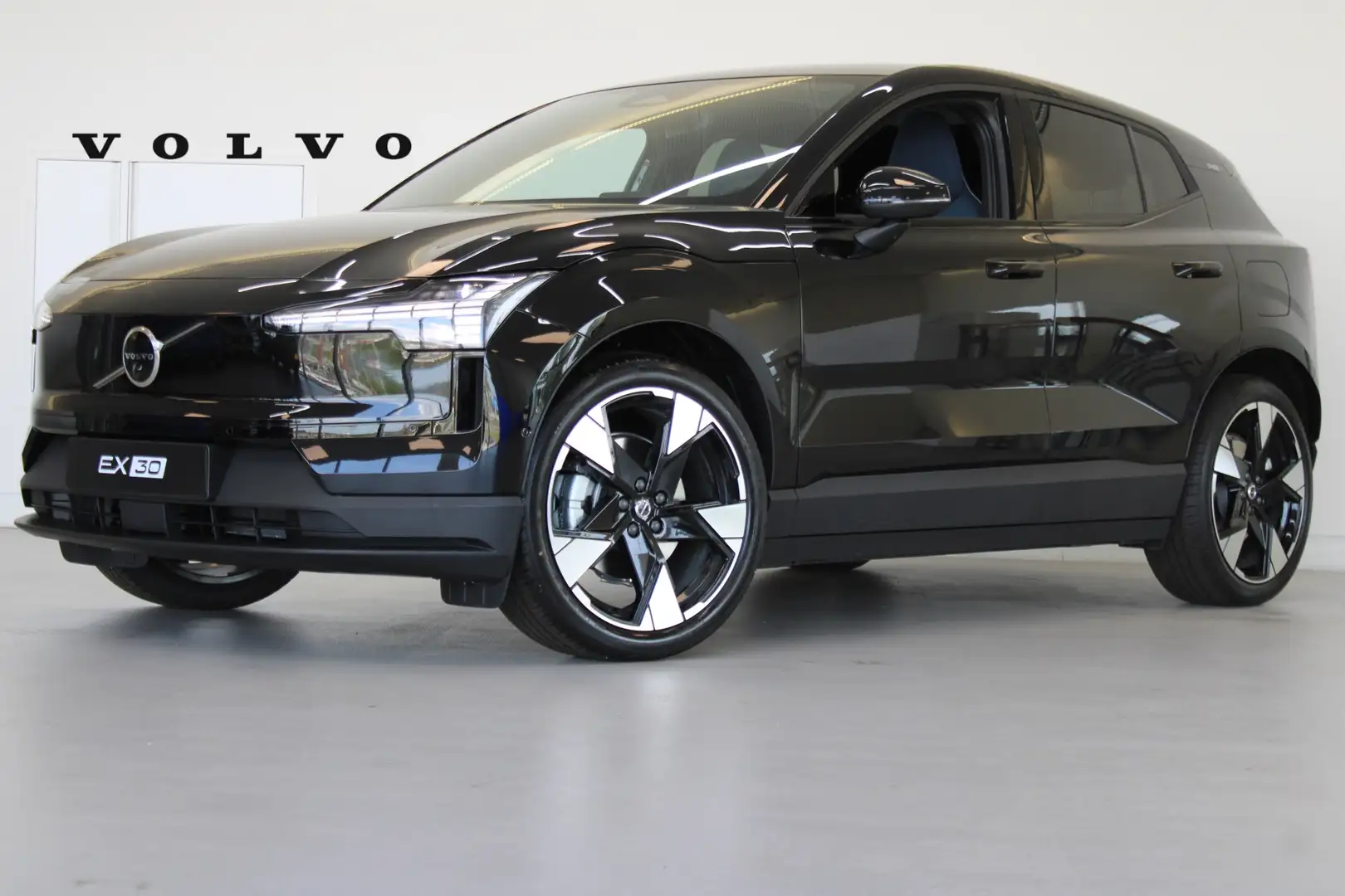 Volvo EX30 Extended Range 272PK Europa Plus 69kWh Elek Stoele Schwarz - 1