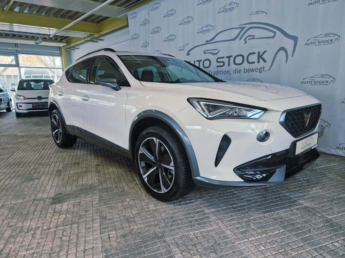 CUPRA Formentor 1.5 TSI Navi PDC LED Sitzheizung AHK Weiß - 1