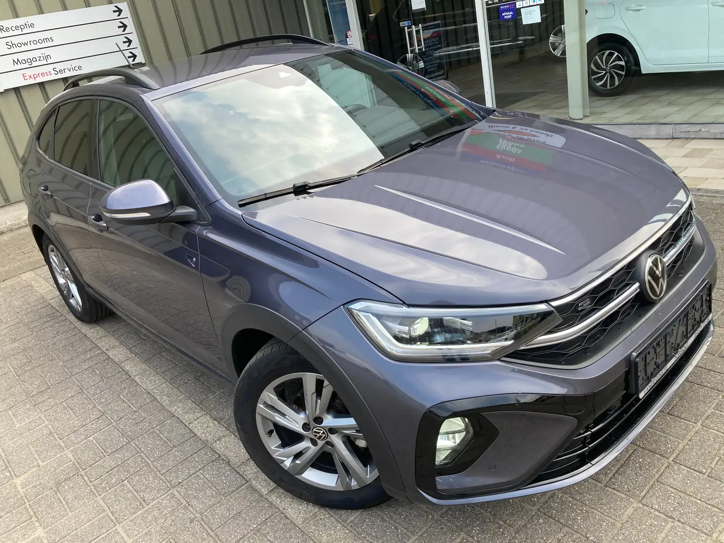 Volkswagen Taigo TAIGO R-LINE -Airco -ACC -App -LED MATRIX -Camera Grijs - 2