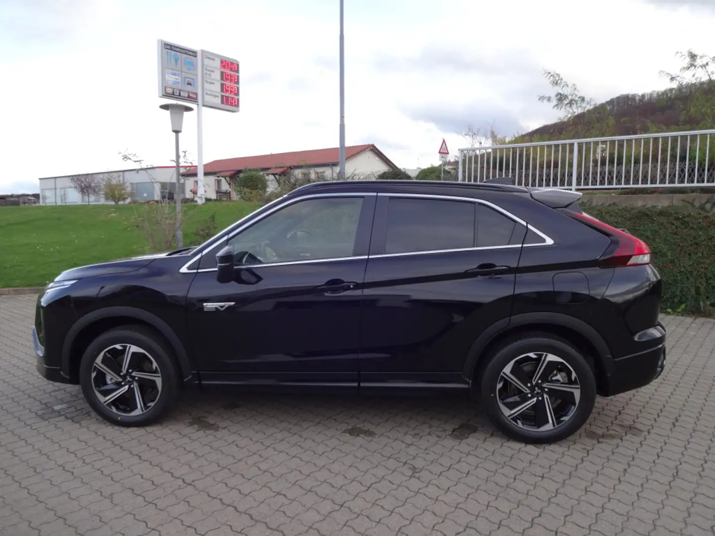 Mitsubishi Eclipse Cross Plug-in Hybrid PLUS Select -Paket Schwarz - 2