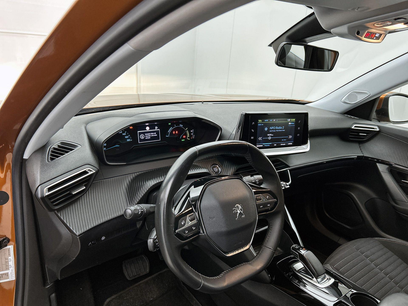 Peugeot e-2008 SUV EV Active 50 kWh 136pk | Navigatie via Apple C — photo 12