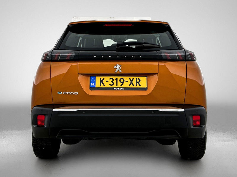 Peugeot e-2008 SUV EV Active 50 kWh 136pk | Navigatie via Apple C — photo 6