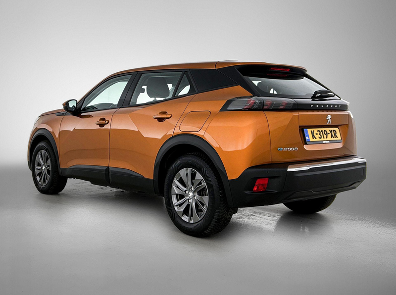 Peugeot e-2008 SUV EV Active 50 kWh 136pk | Navigatie via Apple C — photo 3