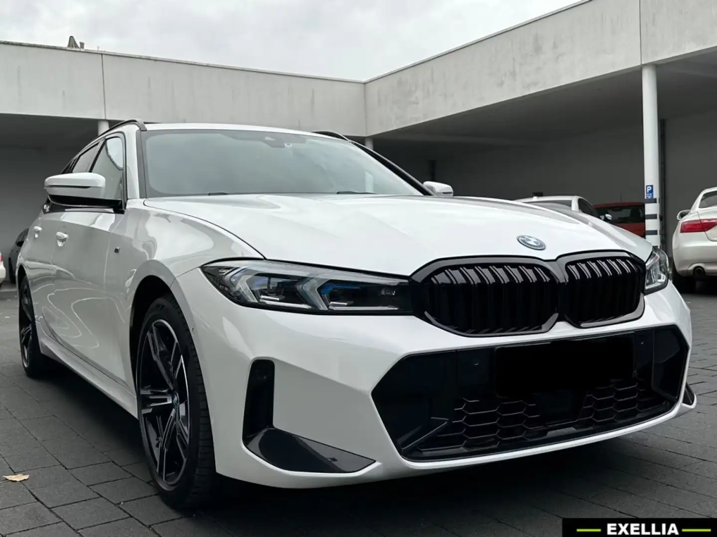 BMW 330 330e Xdrive TOURING M SPORT LEASING POSSIBLE A PARTIR DE 490€ TTC Blanc - 1