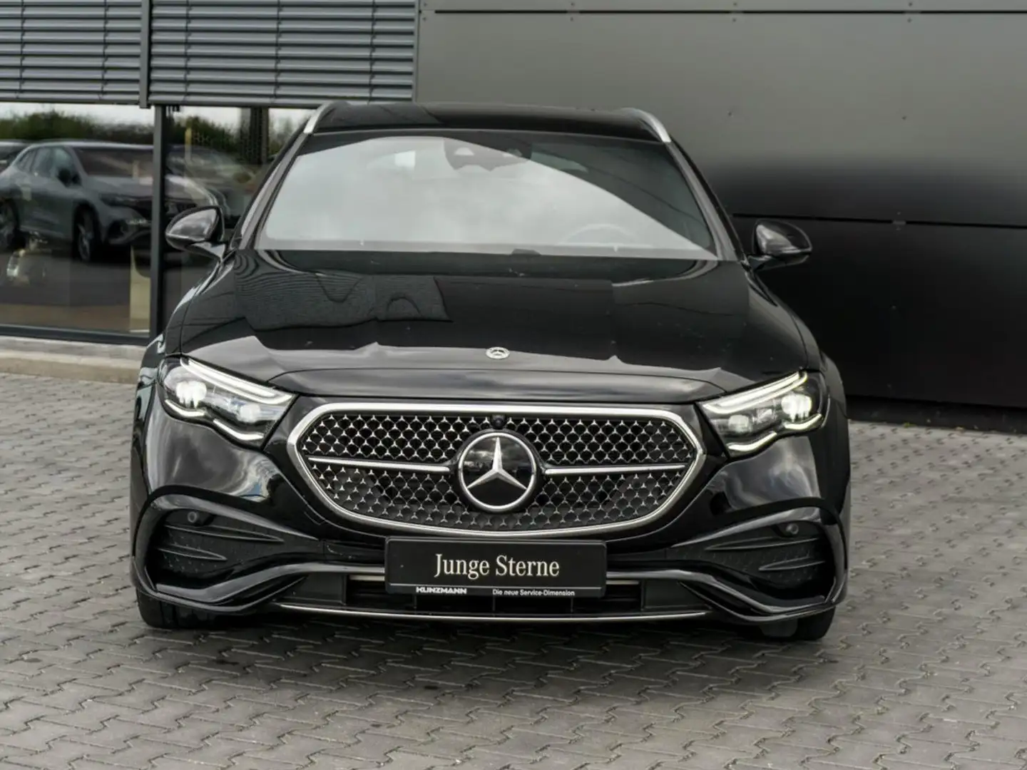 Mercedes-Benz E 300 de 4M T AMG Distronic Panorama Burmester Schwarz - 2