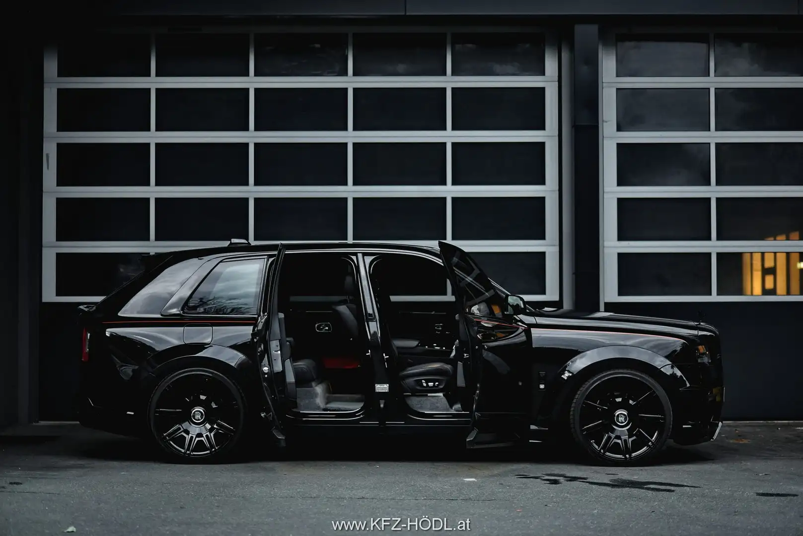 Rolls-Royce Cullinan BLACK BADGE NOVITEC OVERDOSE WIDEBODY EXP € 544.9 Siyah - 1