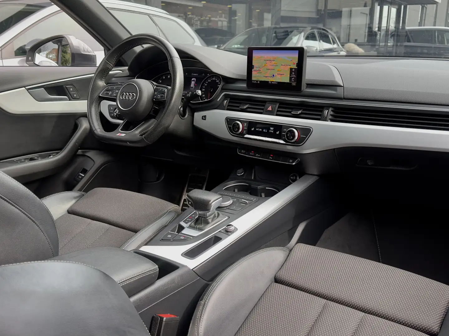 Audi A4 Avant 1.4 TFSI AUT7 SPORT 2X S-LINE EDITION 150PK. Grijs - 2