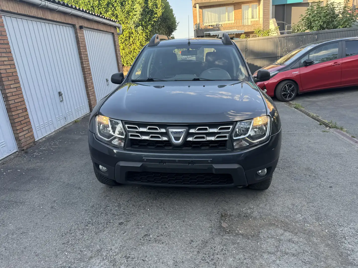 Dacia Duster 1.6i 4x2 Grijs - 1