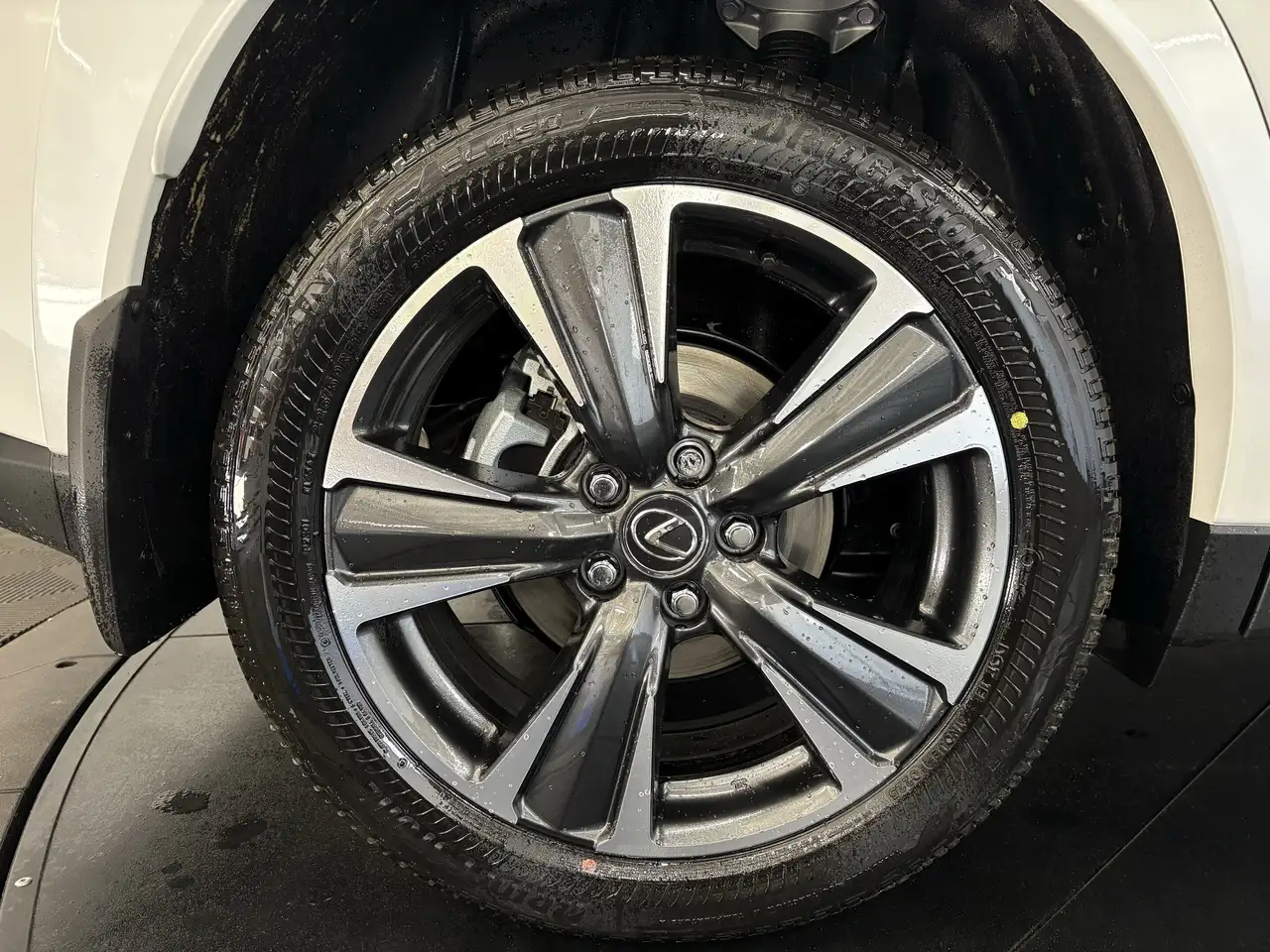 Lexus UX снимка Lexus UX