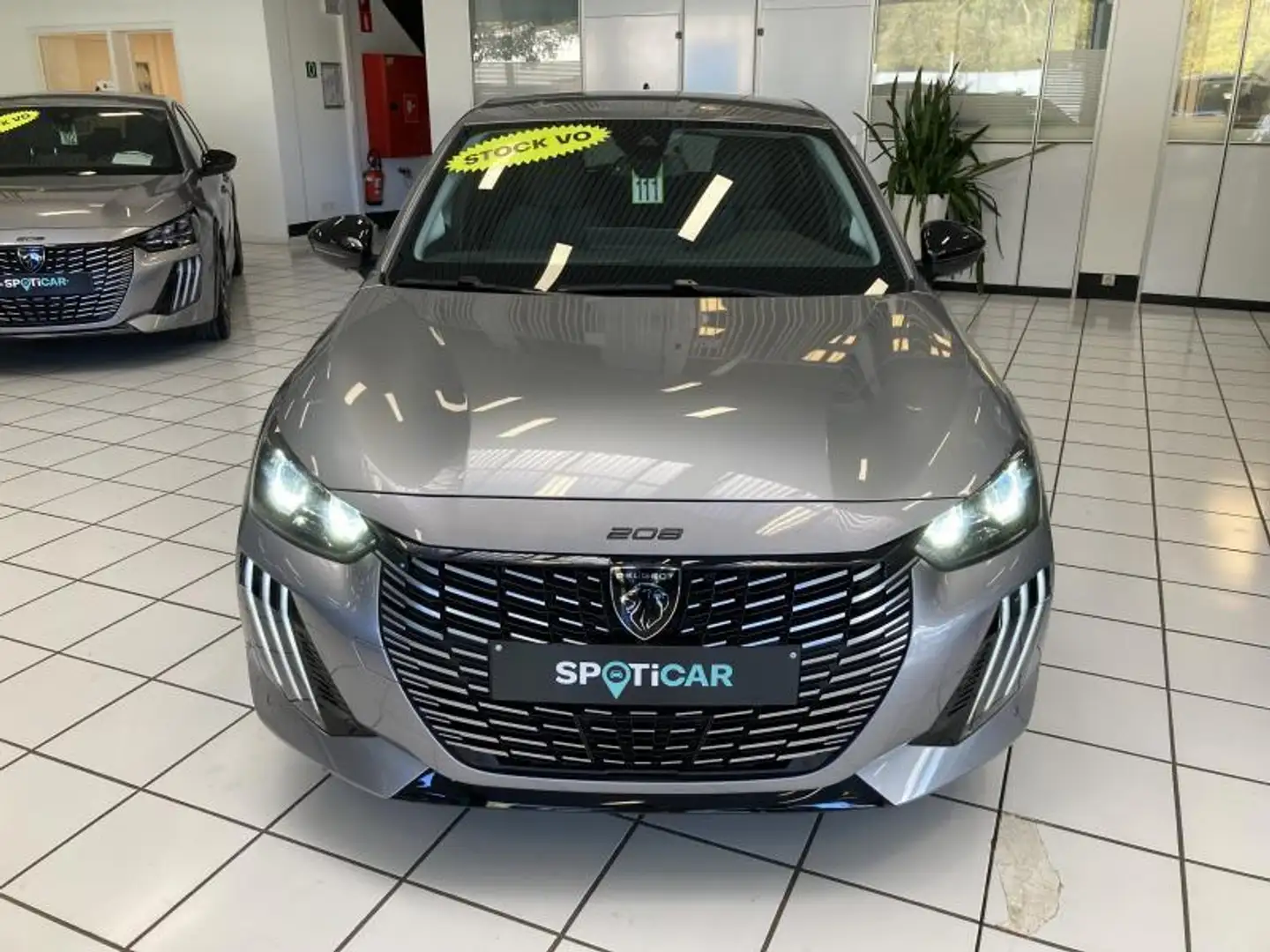 Peugeot 208 *** Allure MHEV *** Grau - 2