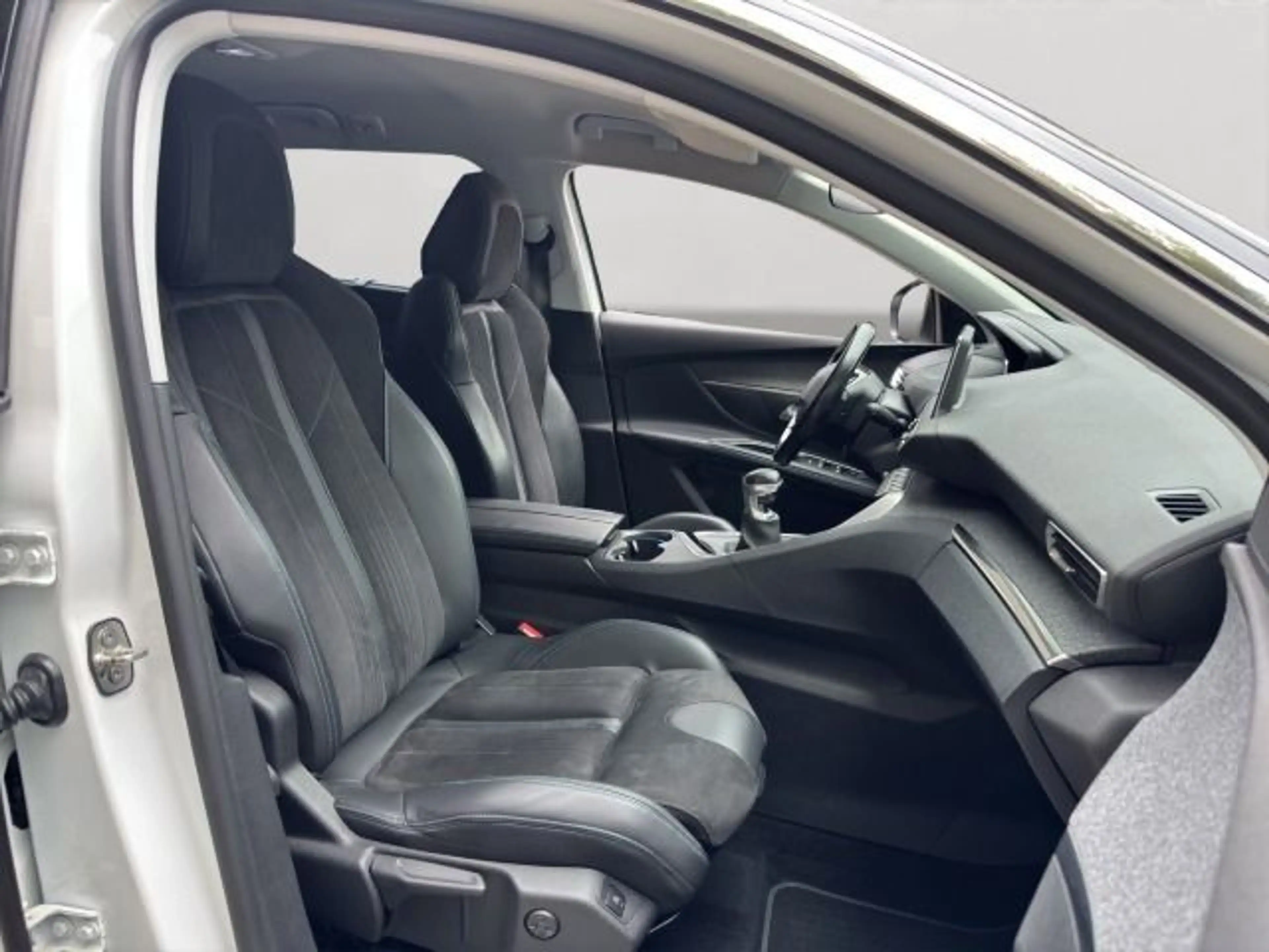 Peugeot 5008 1.5 130 CROSSWAY *7-SITZ*LED*MASS-SITZ*AHK* — photo 9