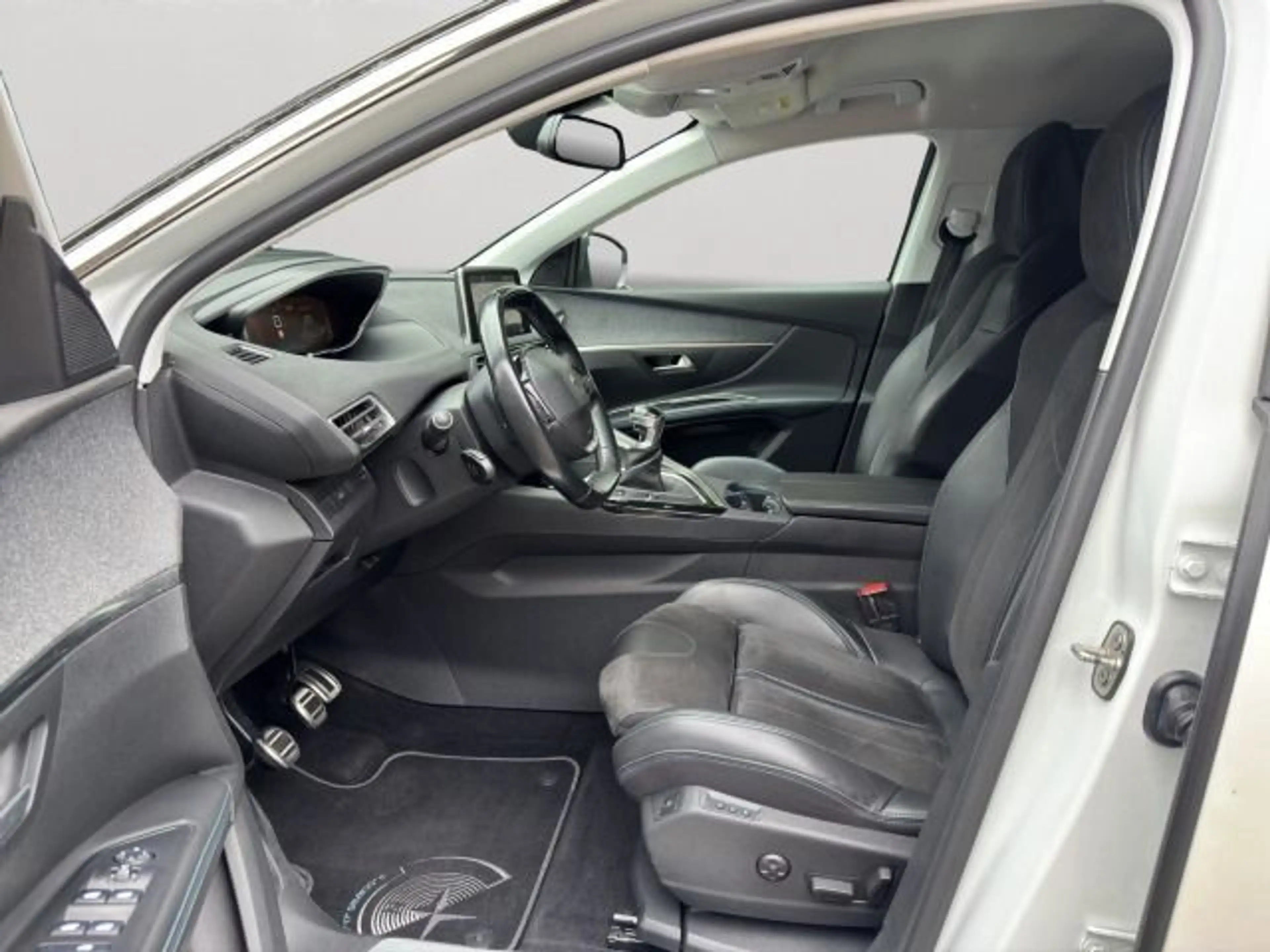 Peugeot 5008 1.5 130 CROSSWAY *7-SITZ*LED*MASS-SITZ*AHK* — photo 8