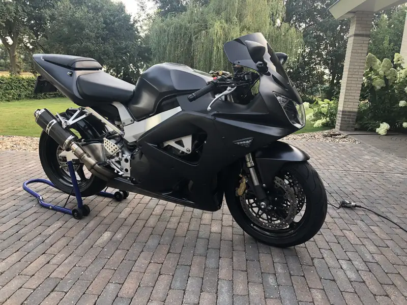 Honda Fireblade - foto 3