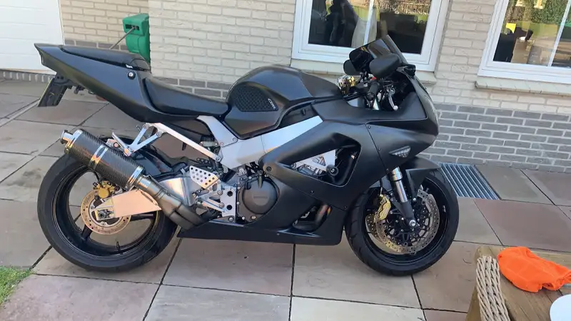 Honda Fireblade - foto 4