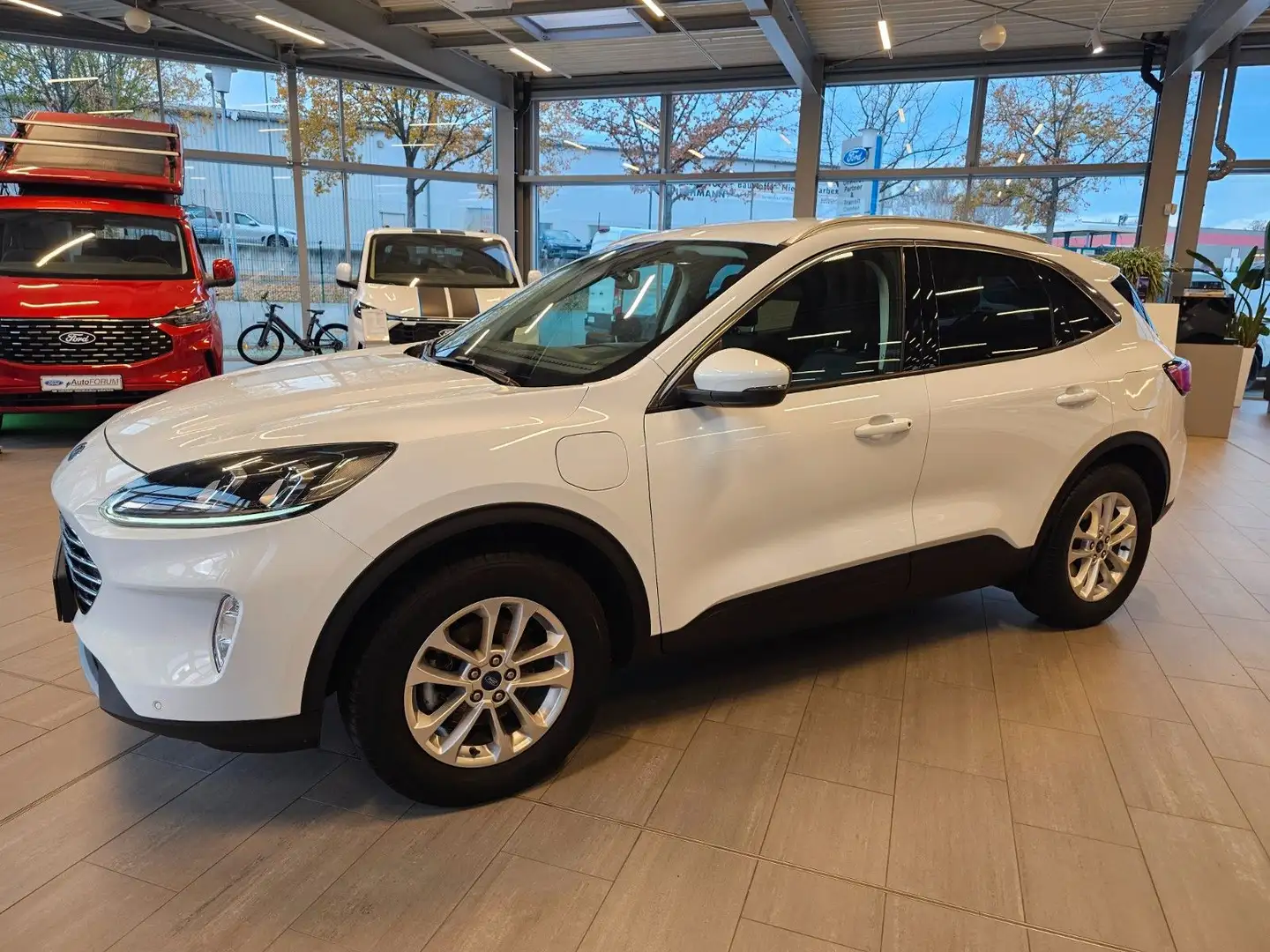 Ford Kuga Plug-In Hybrid Titanium X adapt. LED Weiß - 1