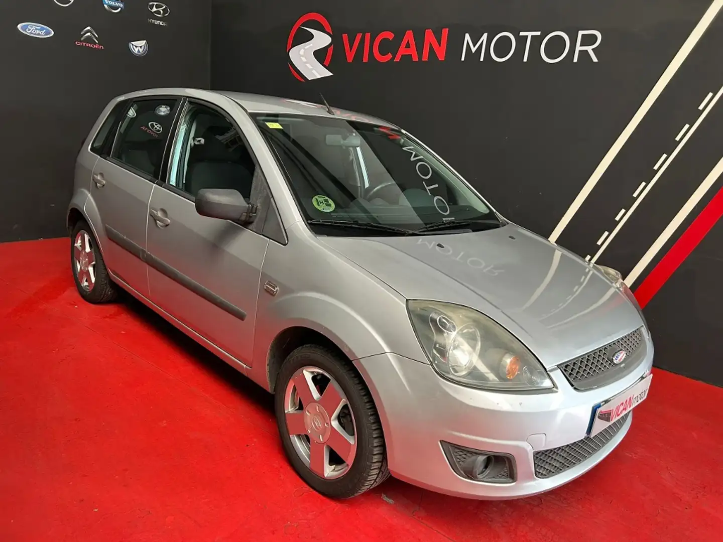 Ford Fiesta 1.40TDCi Ambiente Grau - 1