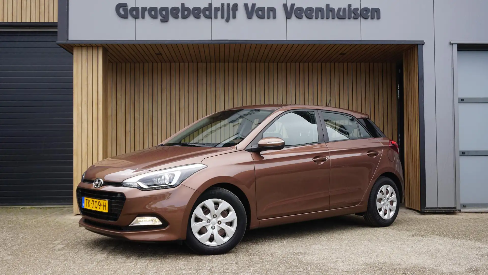 Hyundai i20 1.0 T-GDI 101pk 5Drs Comfort Navi A-Camera LED Cli Maro - 1