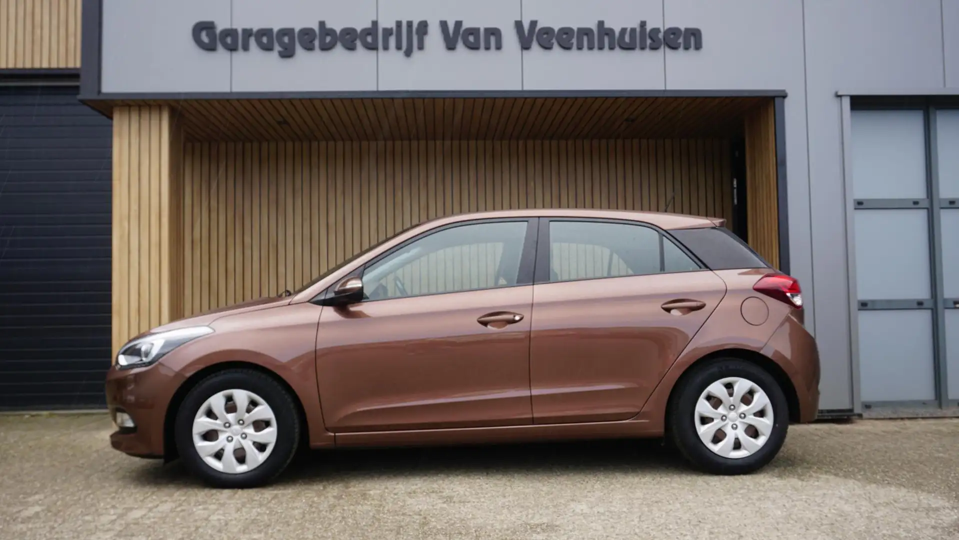 Hyundai i20 1.0 T-GDI 101pk 5Drs Comfort Navi A-Camera LED Cli Maro - 2