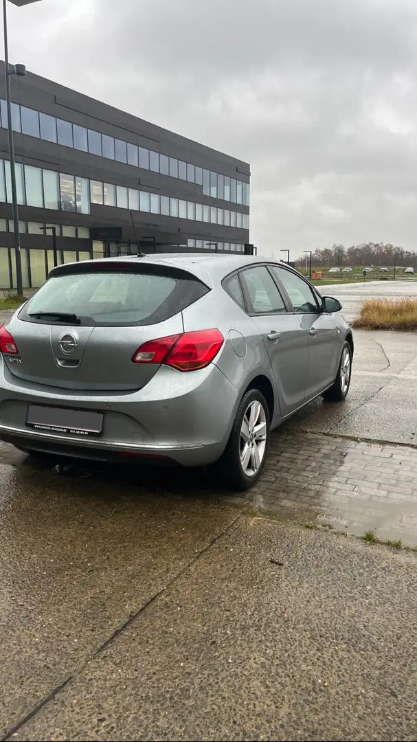 Opel Astra 1.4 Gris - 2