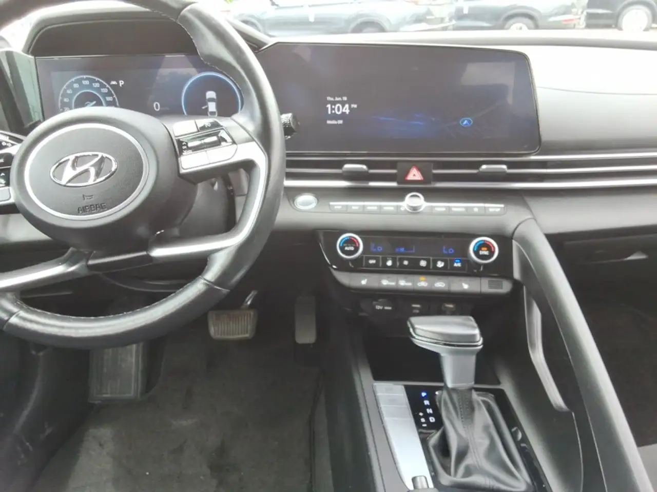 Hyundai ELANTRA photo Hyundai ELANTRA