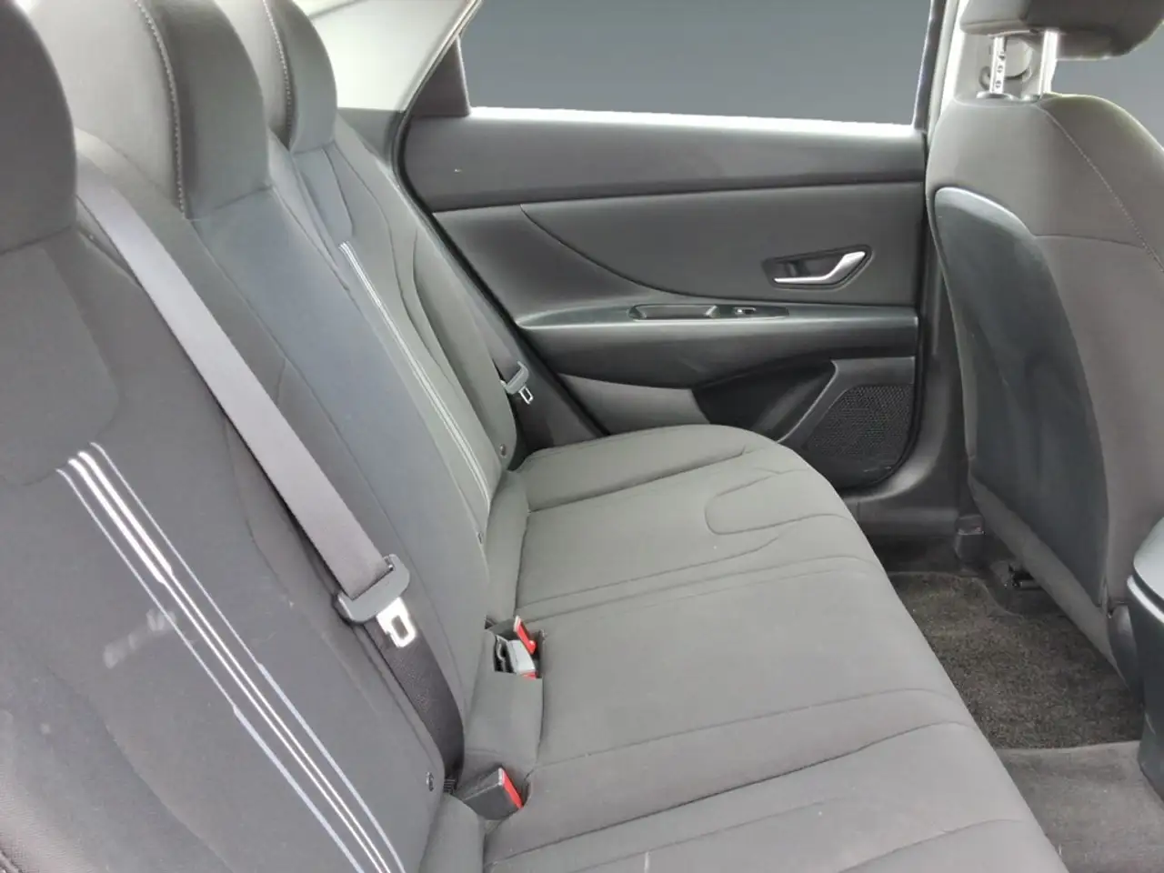 Hyundai ELANTRA photo Hyundai ELANTRA