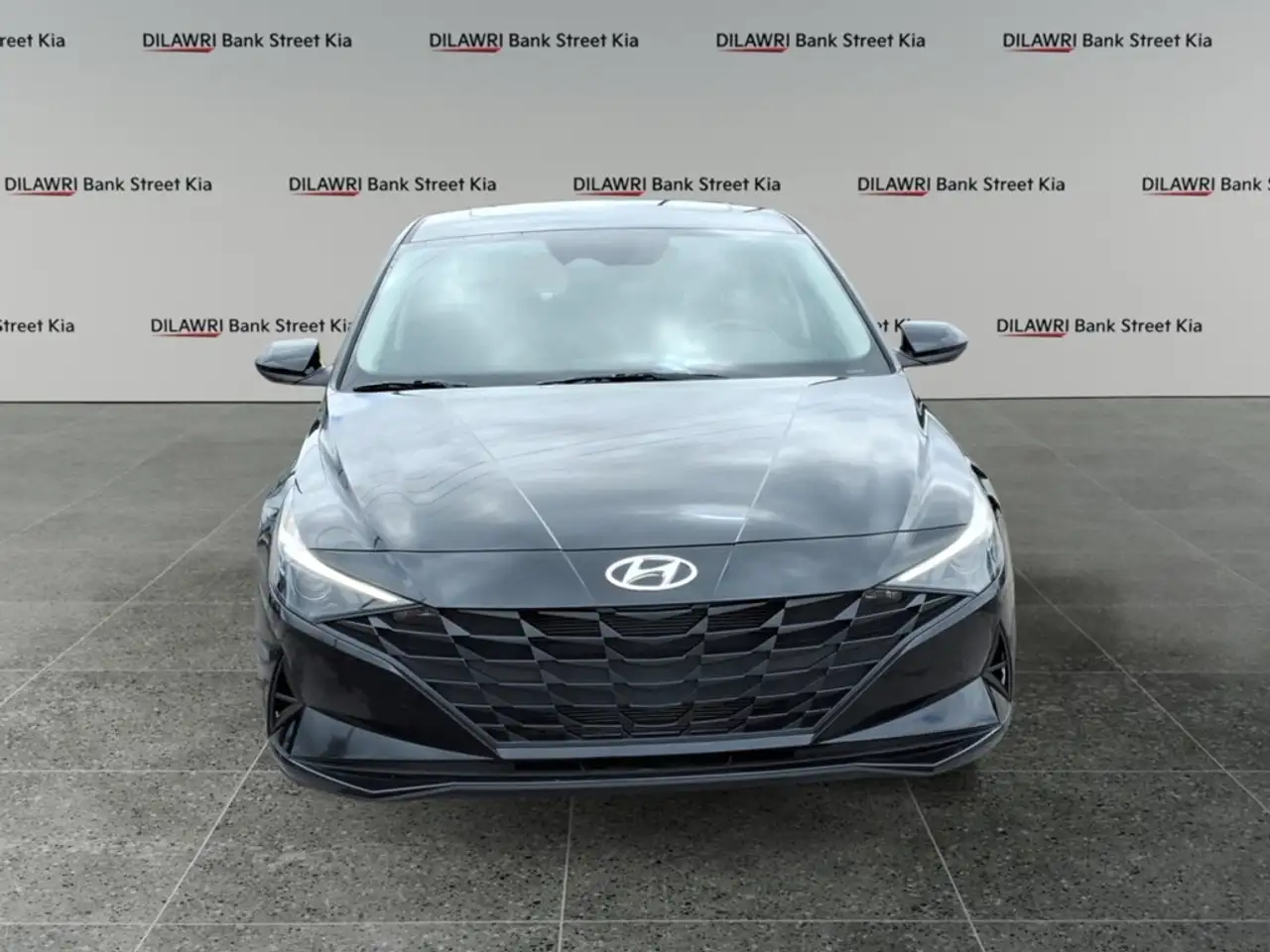 Hyundai ELANTRA photo Hyundai ELANTRA