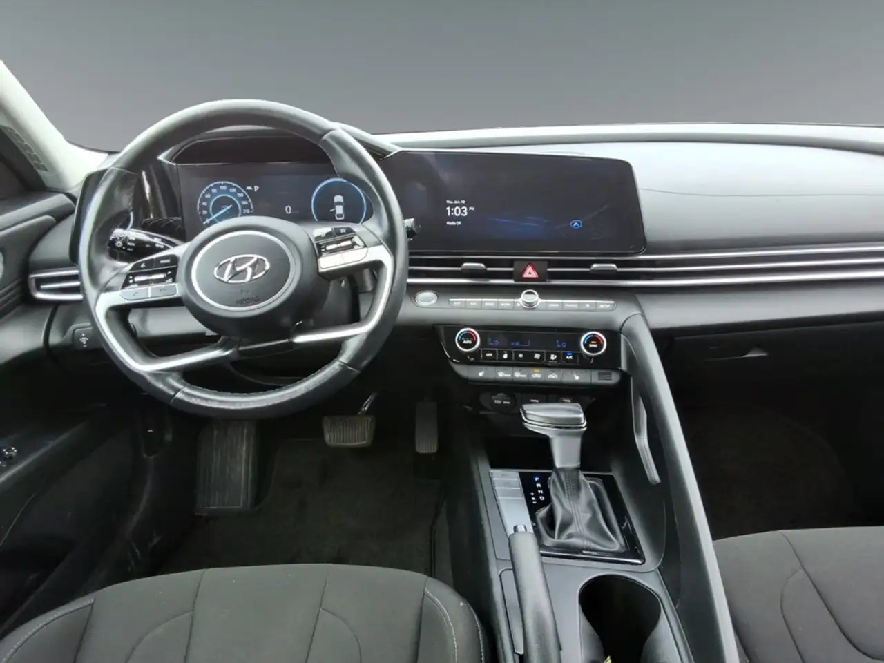 Hyundai ELANTRA photo Hyundai ELANTRA