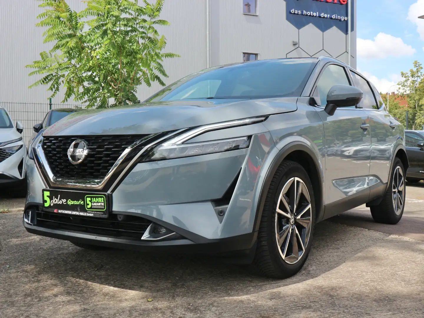 Nissan Qashqai 1.3 DIG-T MHEV Tekna ProPilot AHK Pano Grijs - 2