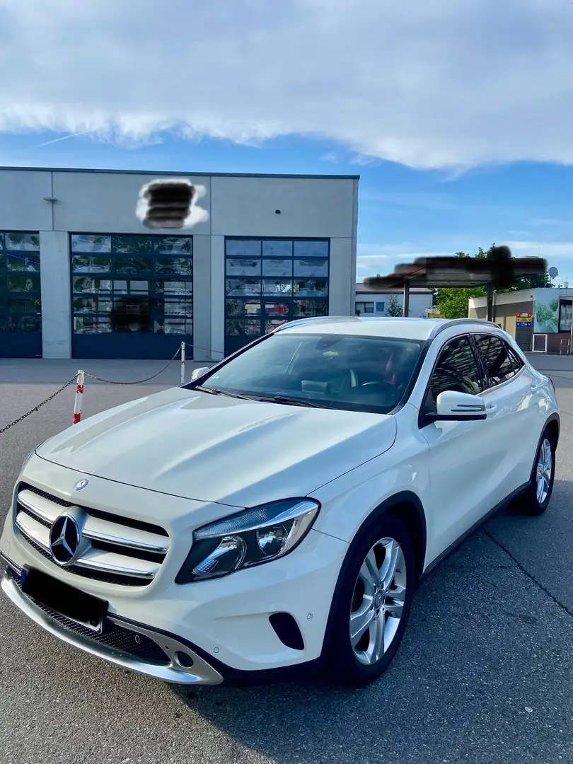 Mercedes-Benz GLA 220 GLA 220 CDI / d 4Matic (156.905) Bílá - 1
